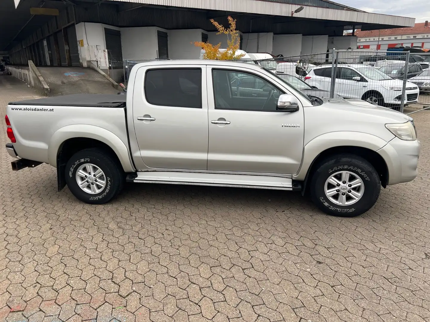 Toyota Hilux Goud - 1