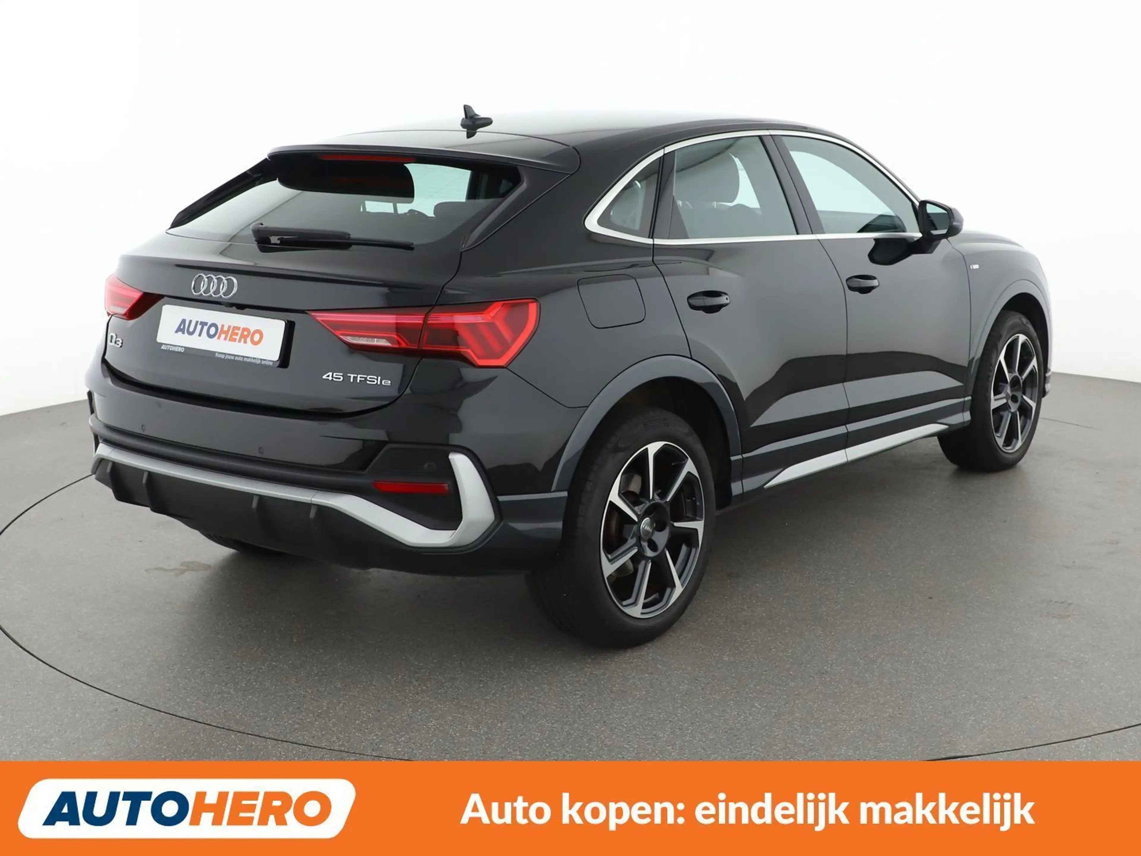 Audi Q3 45 TFSIe S line — photo 6