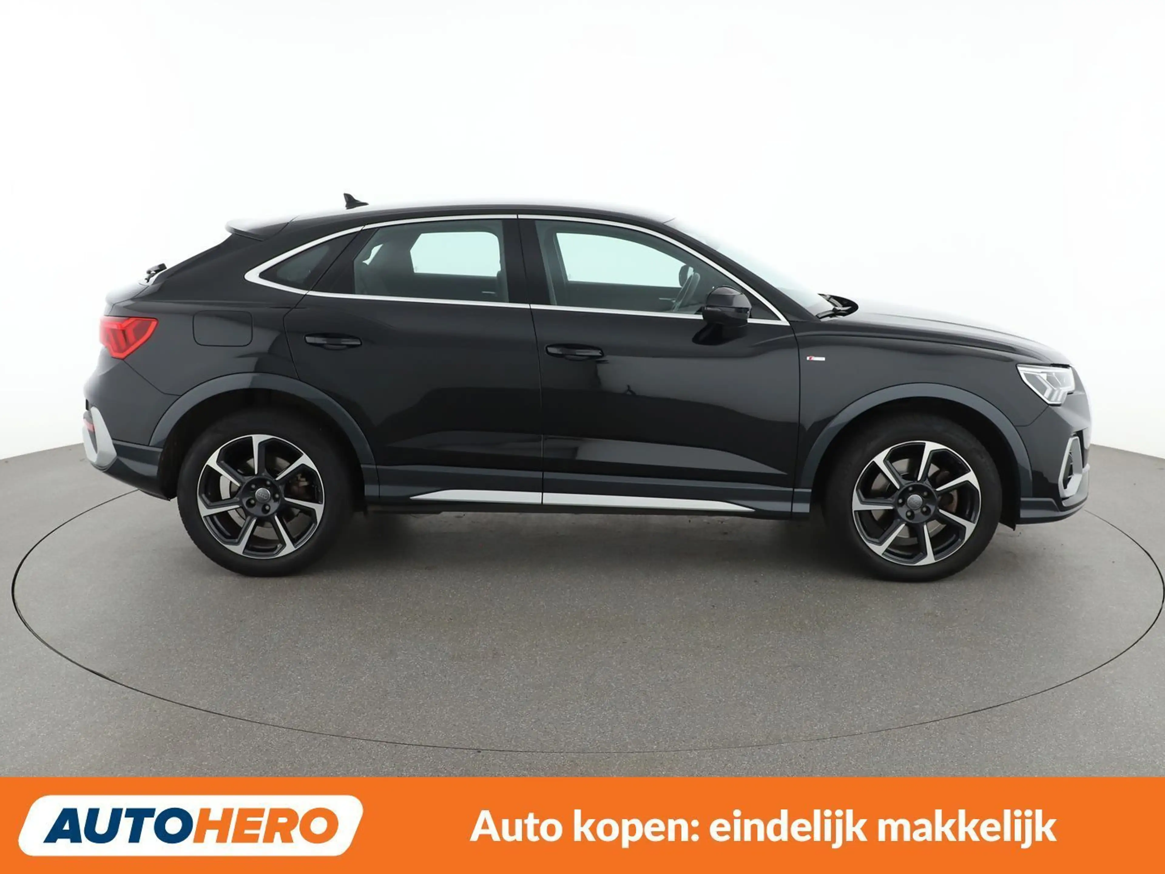 Audi Q3 45 TFSIe S line — photo 7