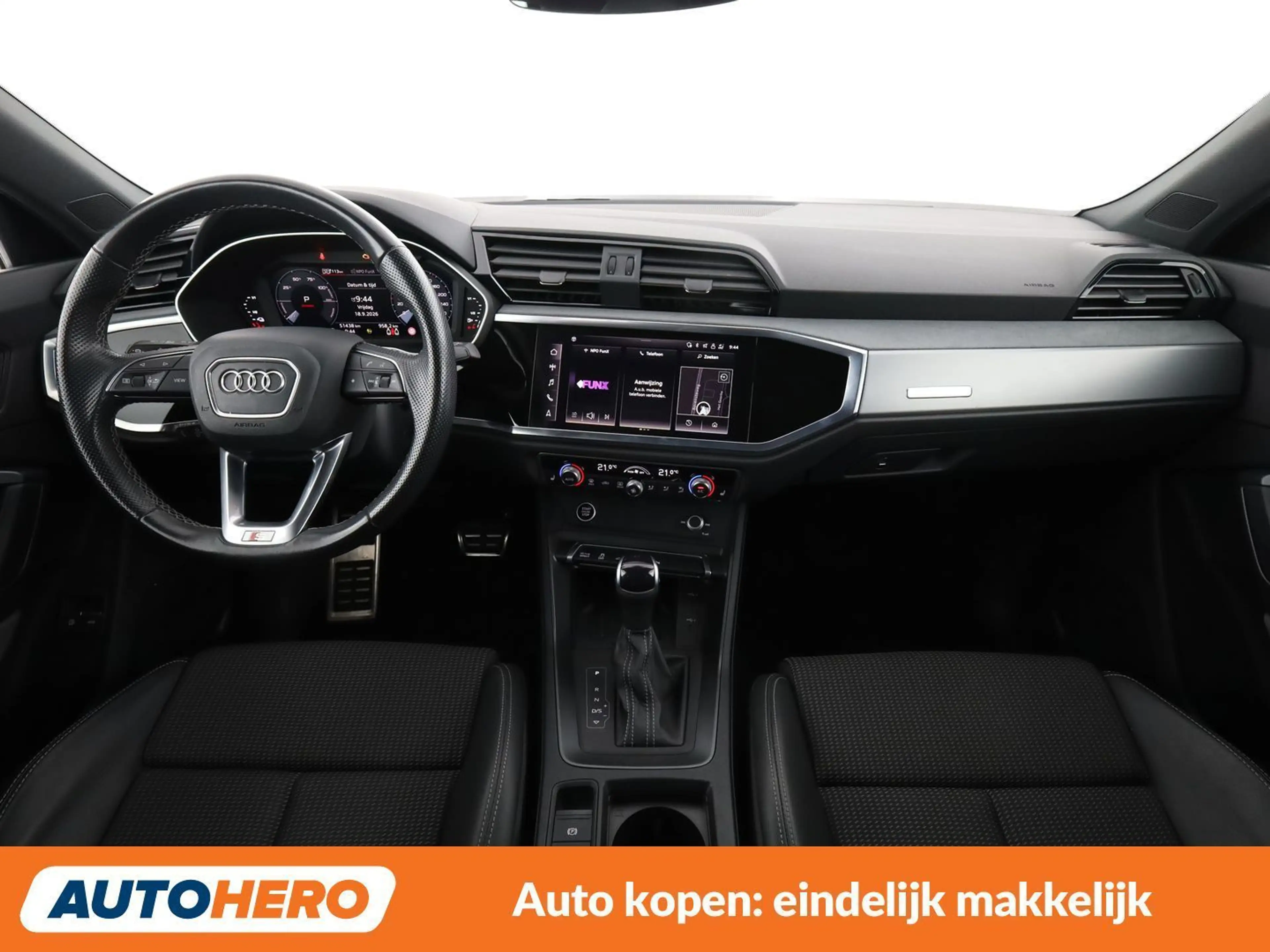 Audi Q3 45 TFSIe S line — photo 12