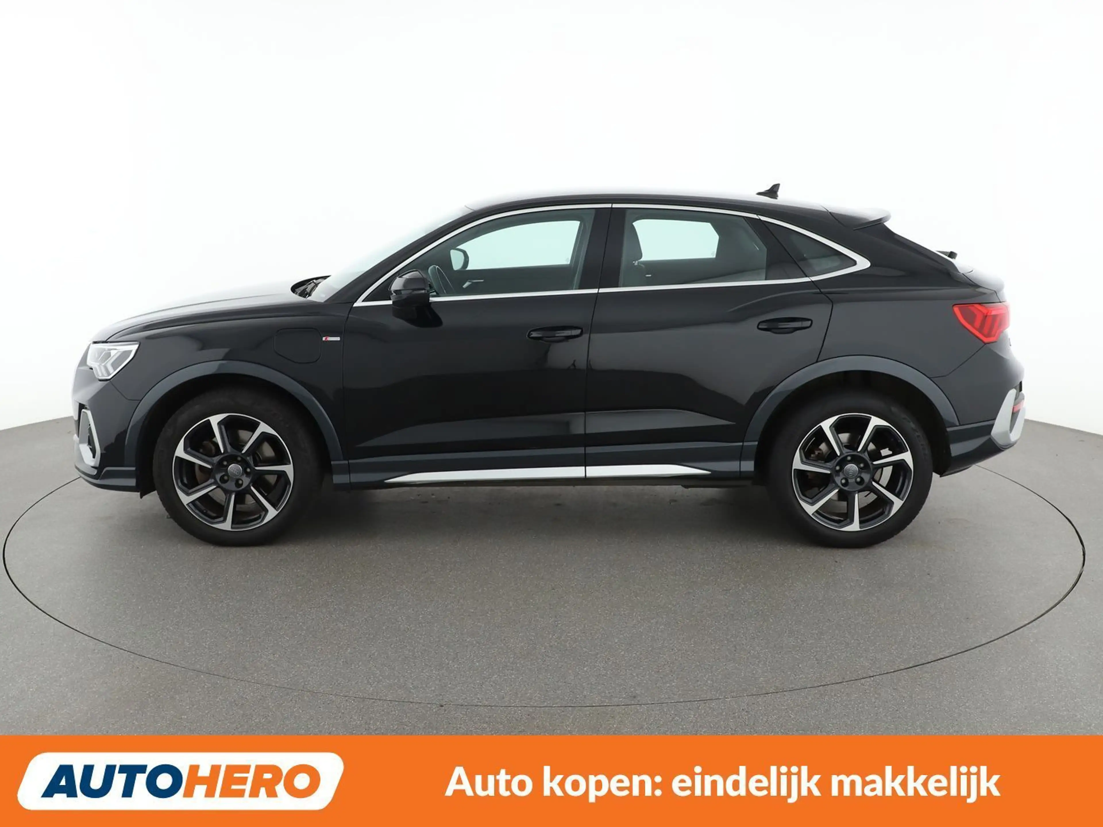 Audi Q3 45 TFSIe S line — photo 3