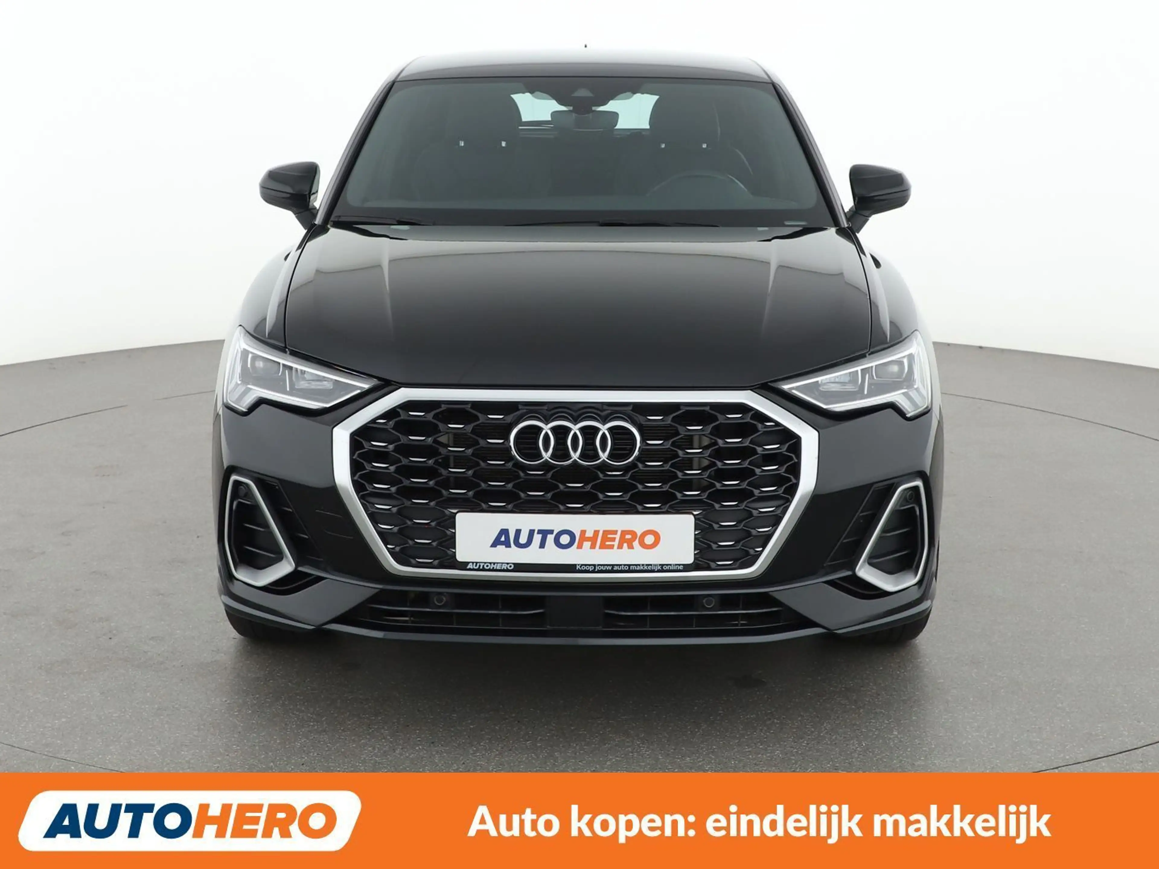 Audi Q3 45 TFSIe S line — photo 9
