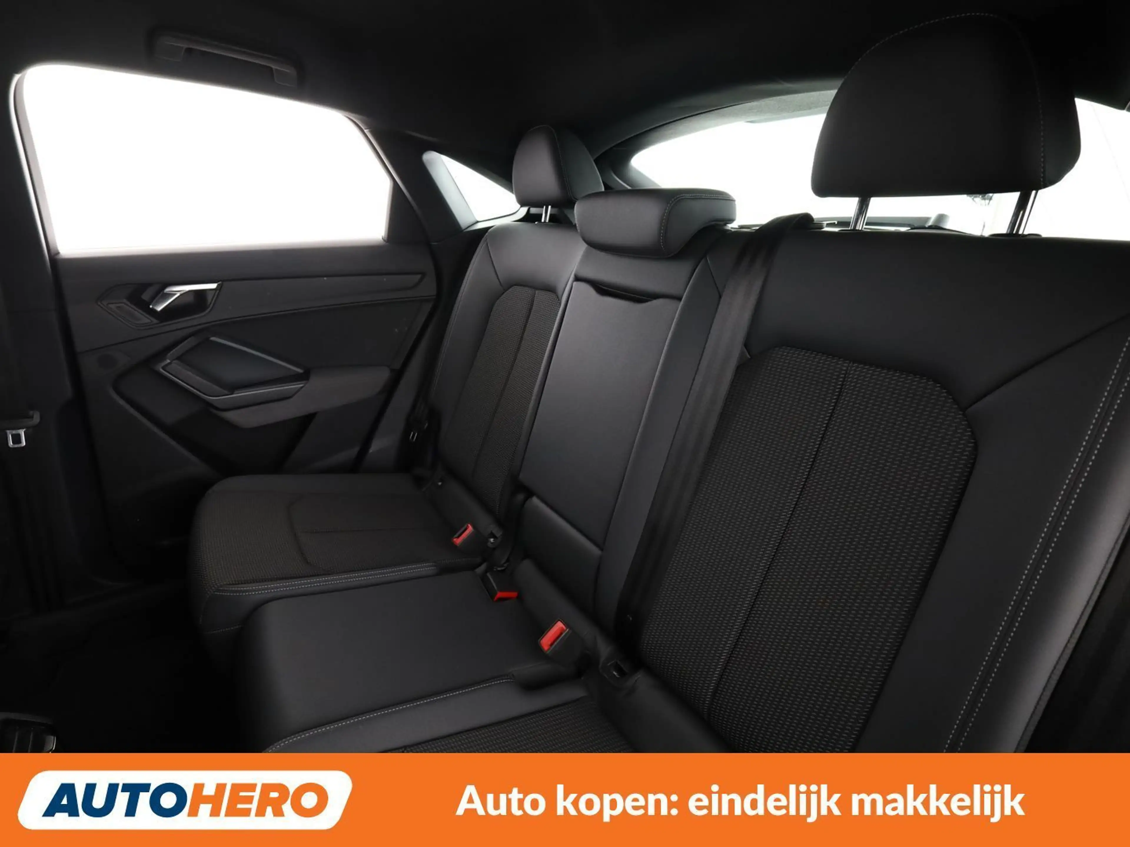 Audi Q3 45 TFSIe S line — photo 14