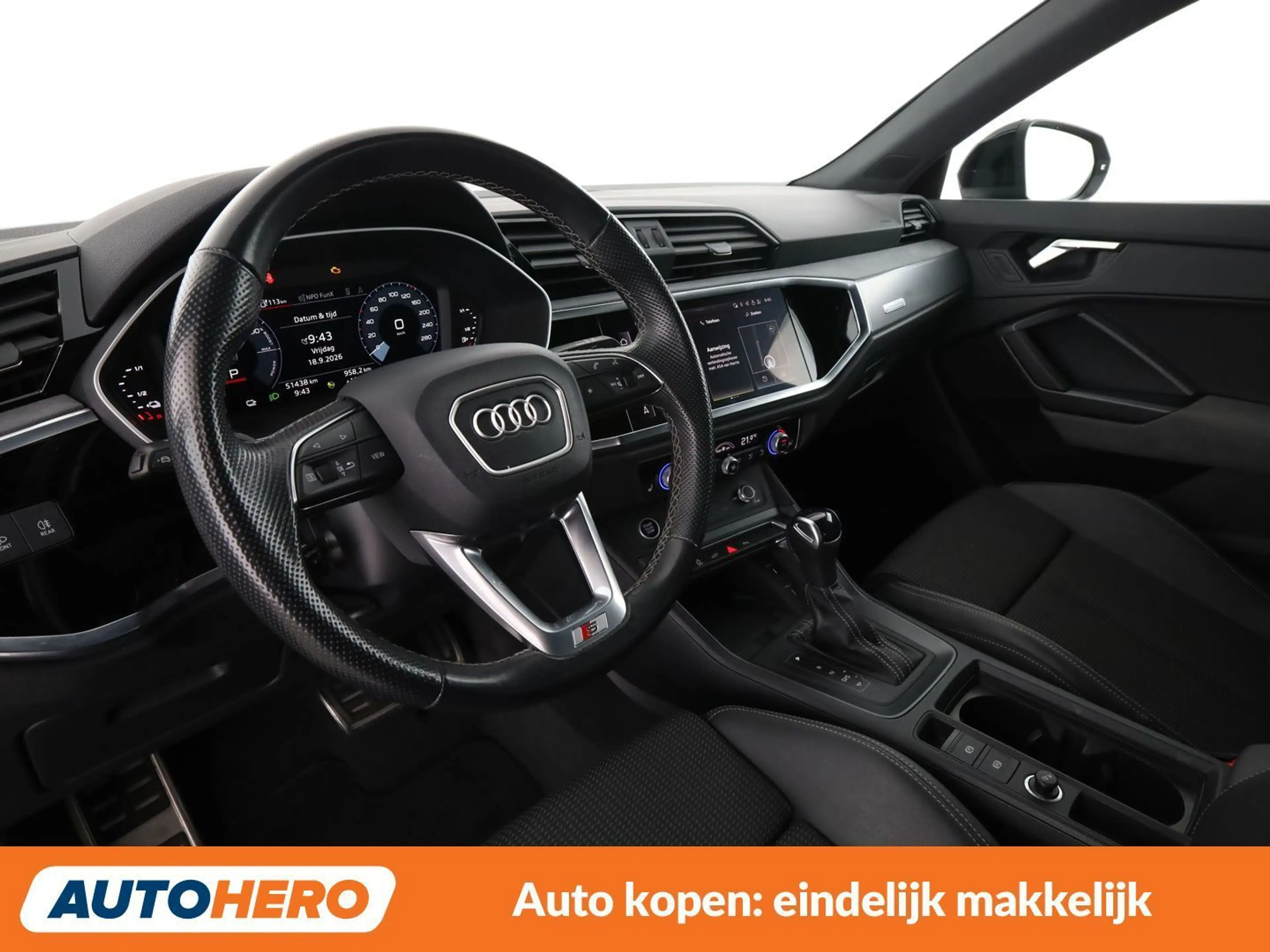 Audi Q3 45 TFSIe S line — photo 11