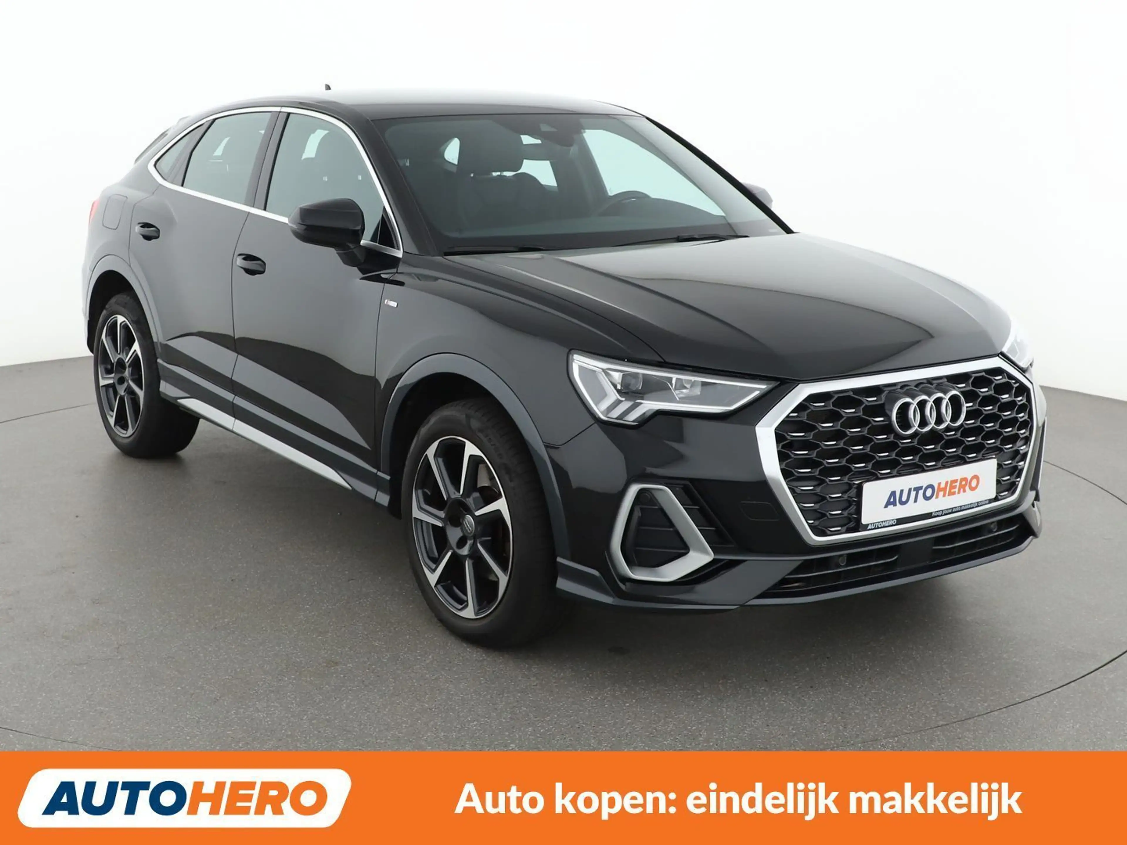 Audi Q3 45 TFSIe S line — photo 8