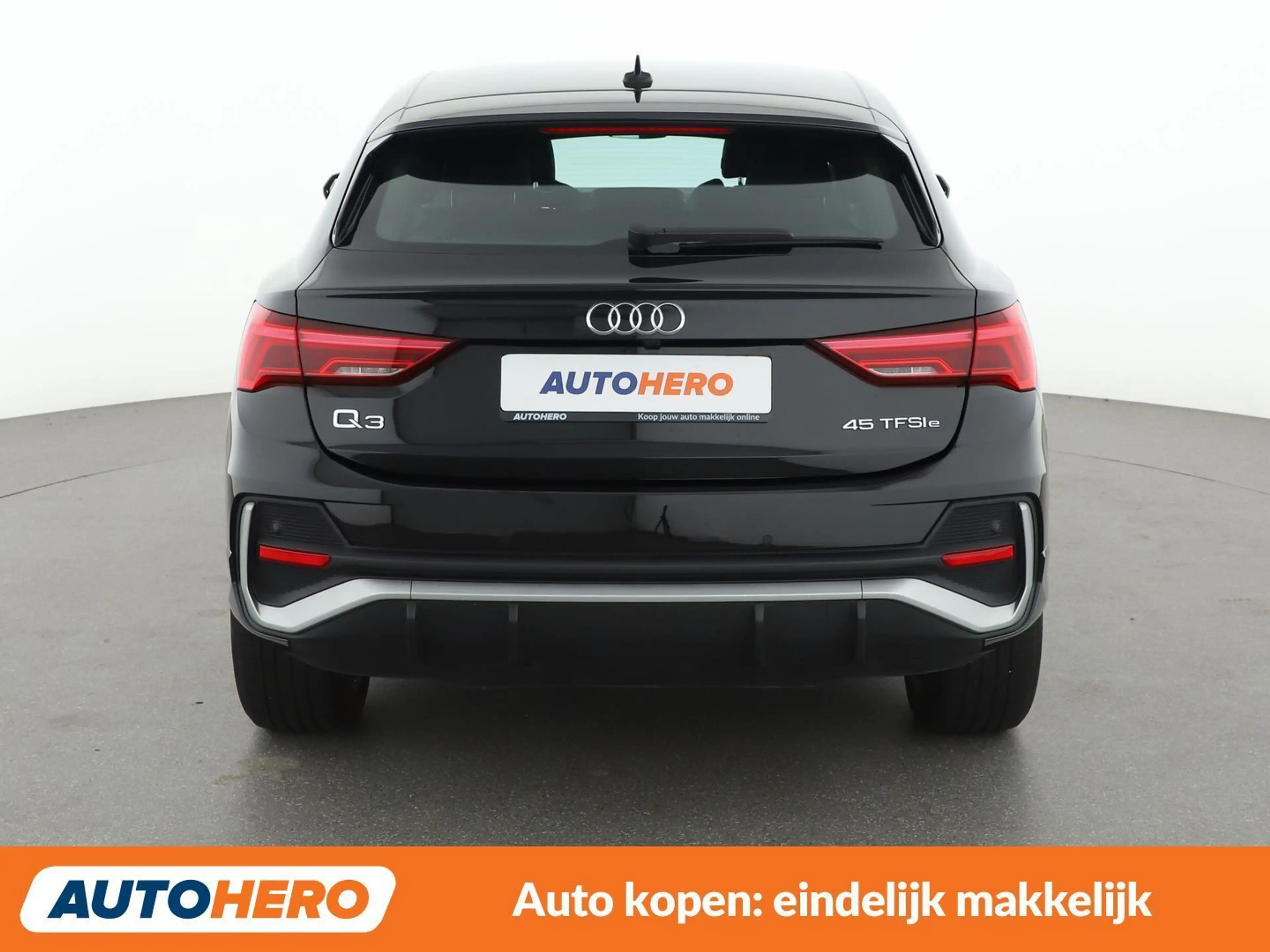 Audi Q3 45 TFSIe S line — photo 5
