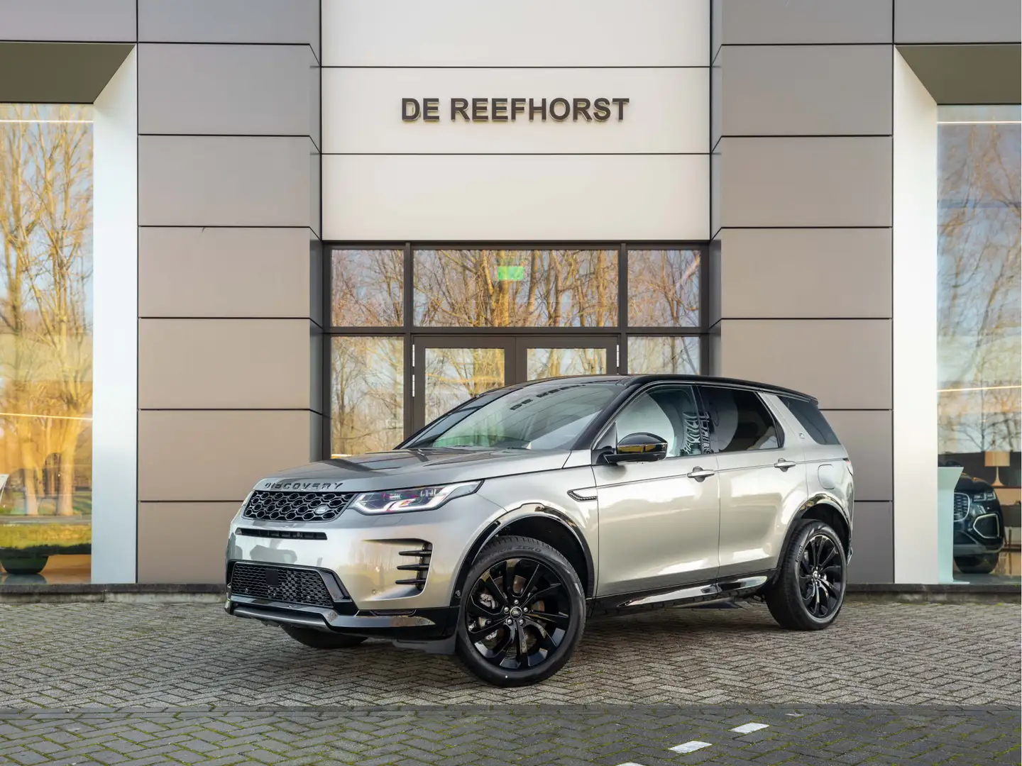 Land Rover Discovery Sport P270e PHEV Dynamic Edition | Light Oyster | 3D Sur Grijs - 1
