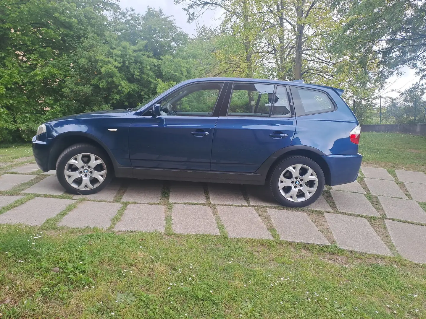 BMW X3 Modrá - 1
