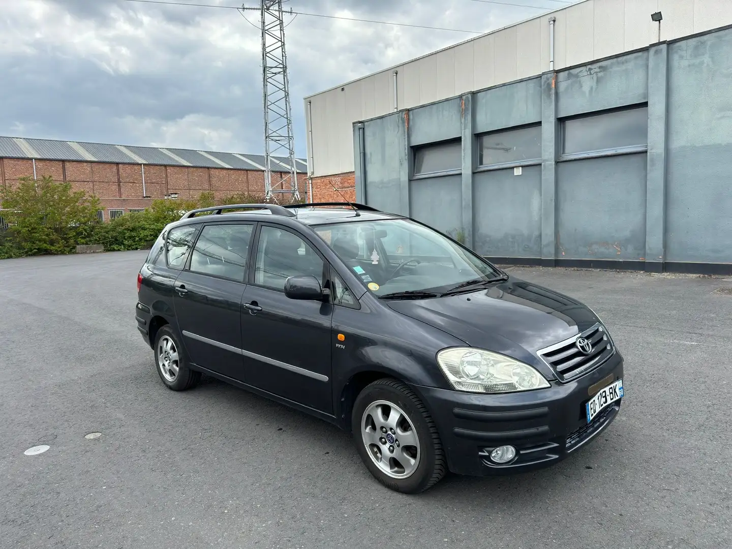 Toyota Avensis Verso 2.0i VVT-i 1Sol 7places airco jante aluminium Negro - 1