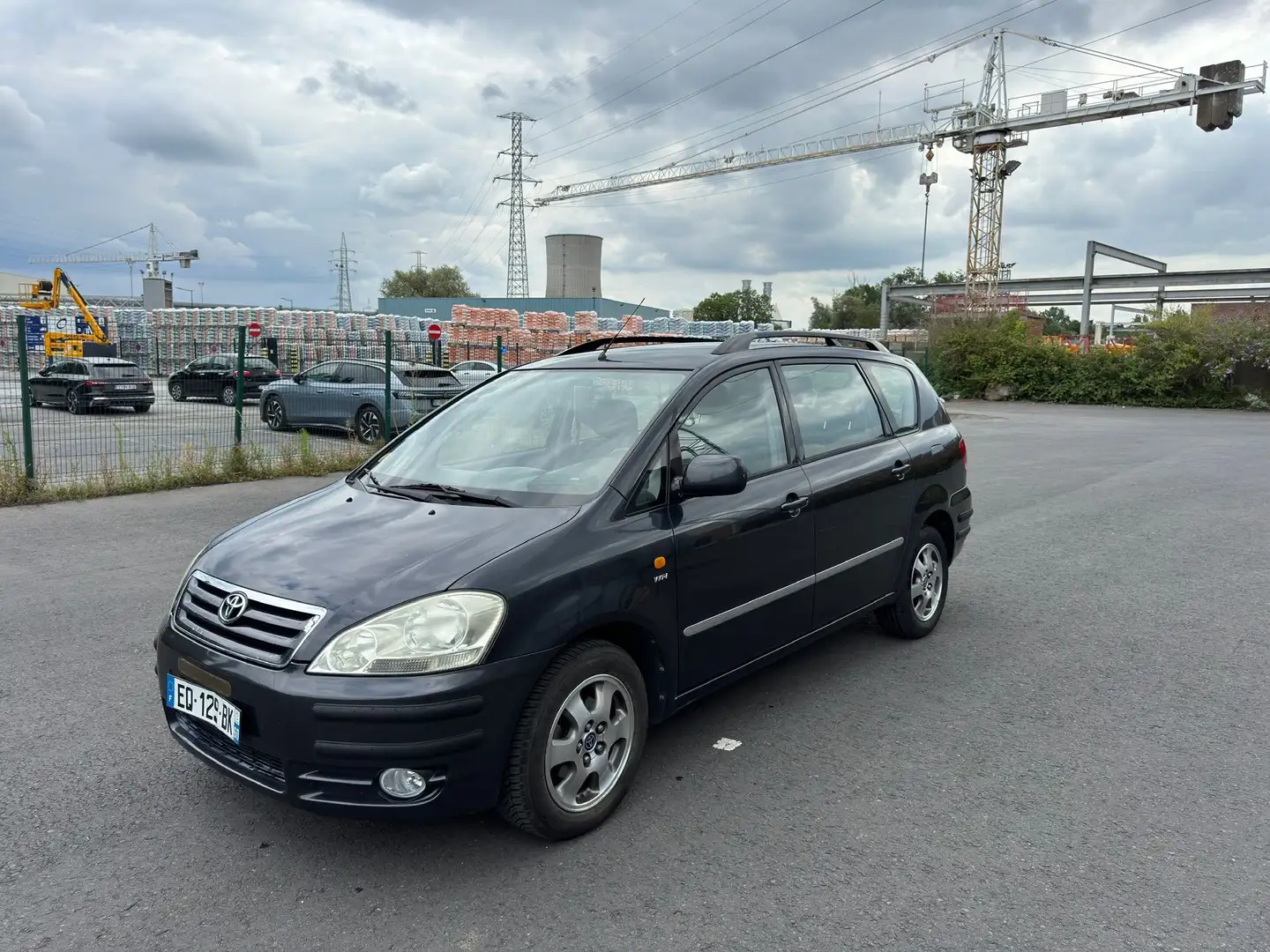 Toyota Avensis Verso 2.0i VVT-i 1Sol 7places airco jante aluminium Negro - 2