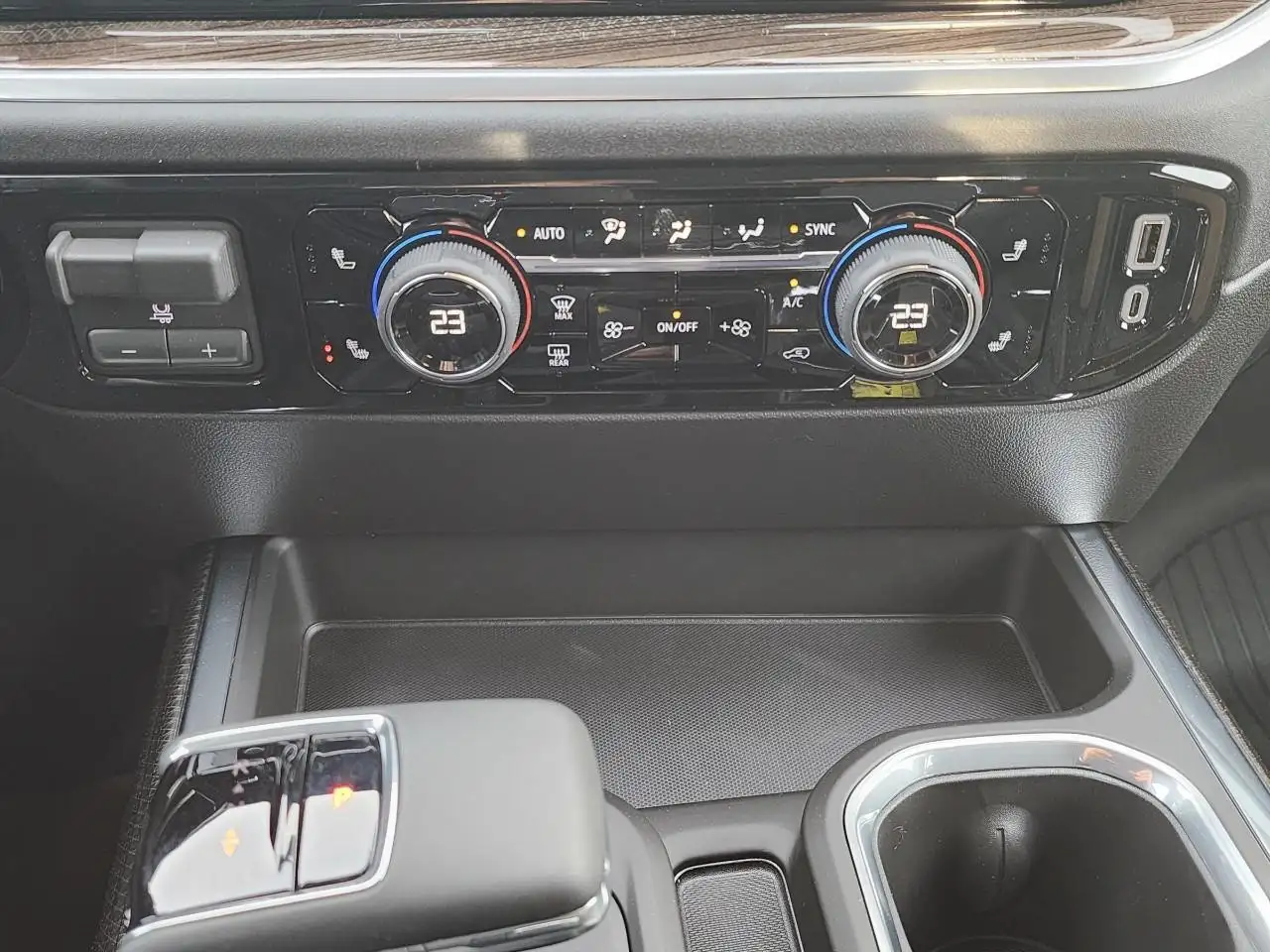 Chevrolet Silverado 1500 снимка Chevrolet Silverado 1500