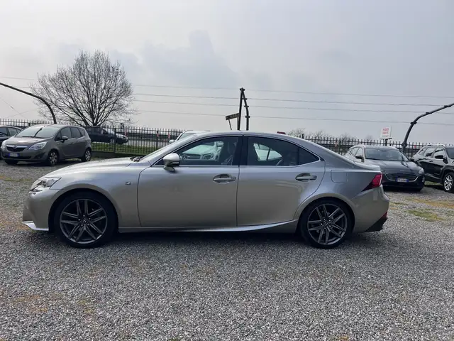 Lexus IS 300 300h 2.5 F-Sport cvt