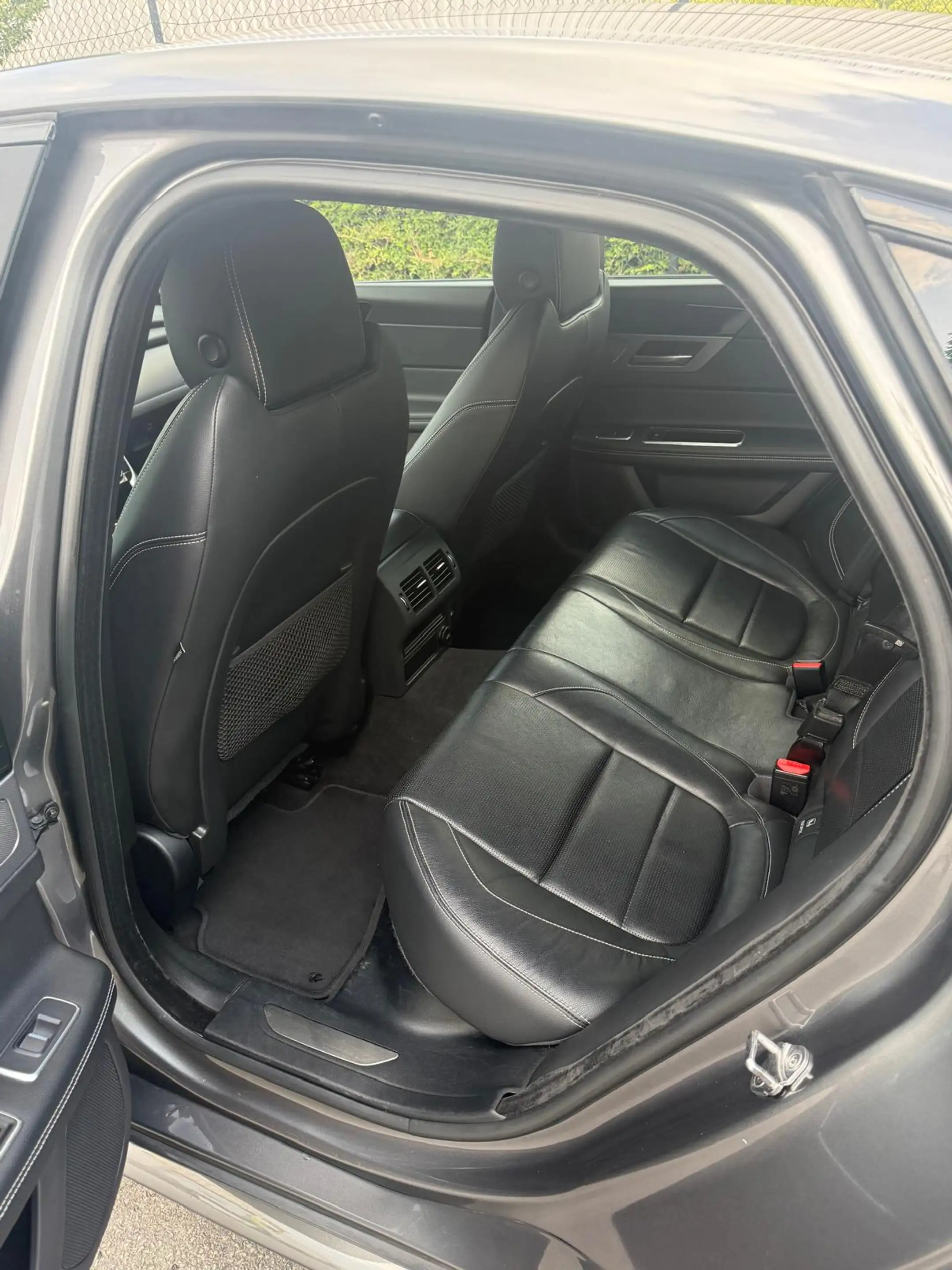 Jaguar XF XF 2.0 D AWD R-Sport (EU6.2) — photo 8