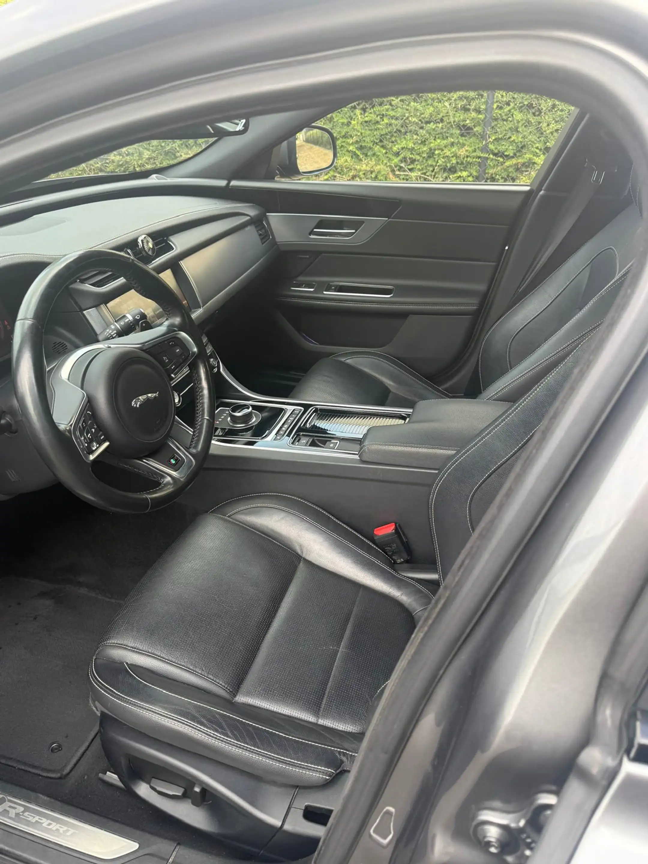 Jaguar XF XF 2.0 D AWD R-Sport (EU6.2) — photo 7