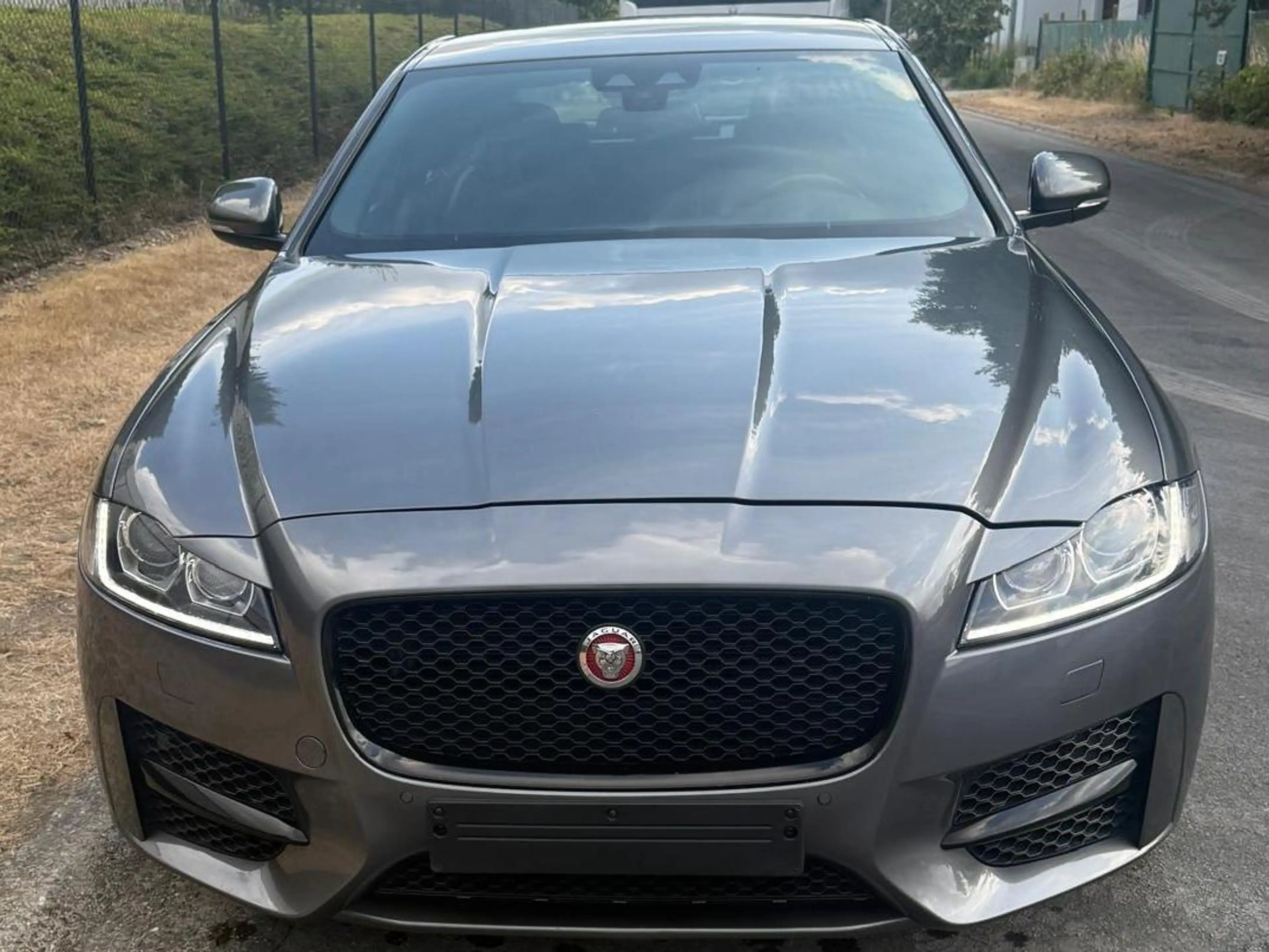 Jaguar XF XF 2.0 D AWD R-Sport (EU6.2) — photo 6