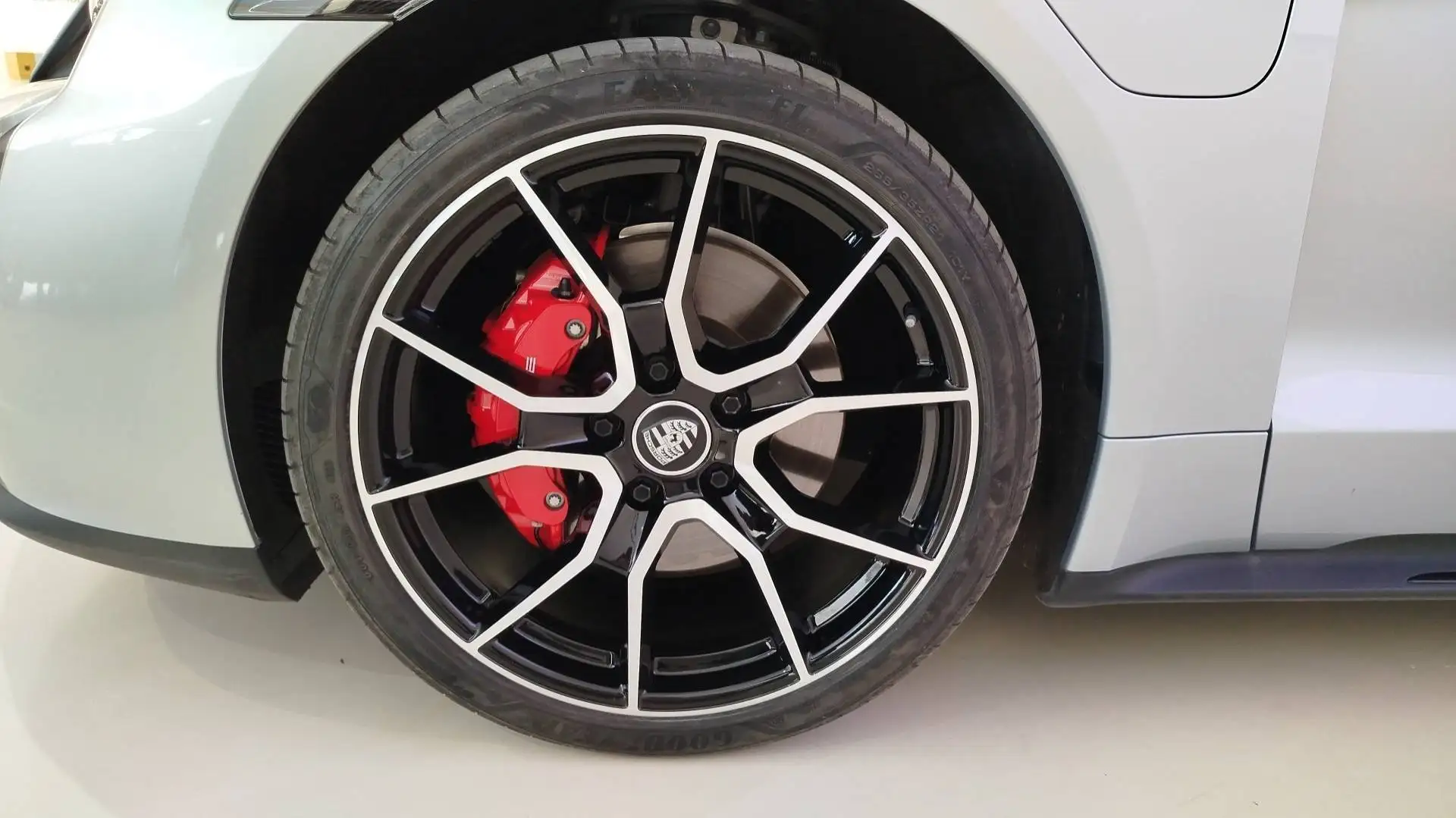 Porsche Taycan 4S Plateado - 2