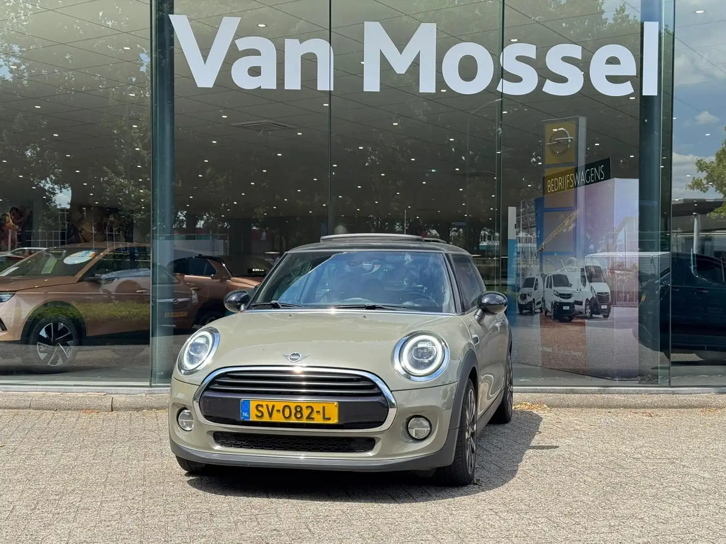 MINI Cooper Mini 1.5 Chili | Panoramadak | Climate Control | N Grijs - 2