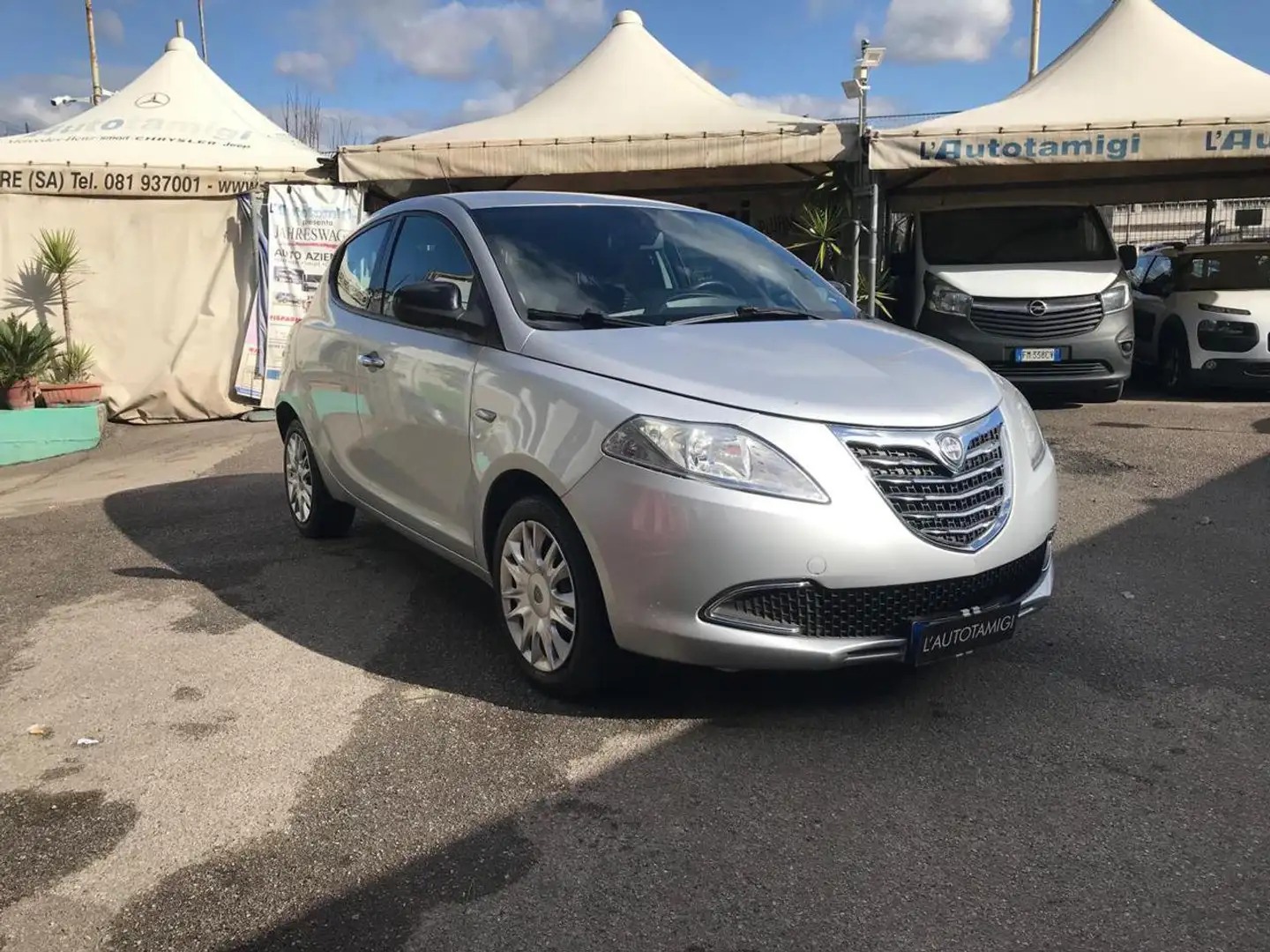 Lancia Ypsilon 1.2 69 CV 5 porte S&S Silver Grau - 1
