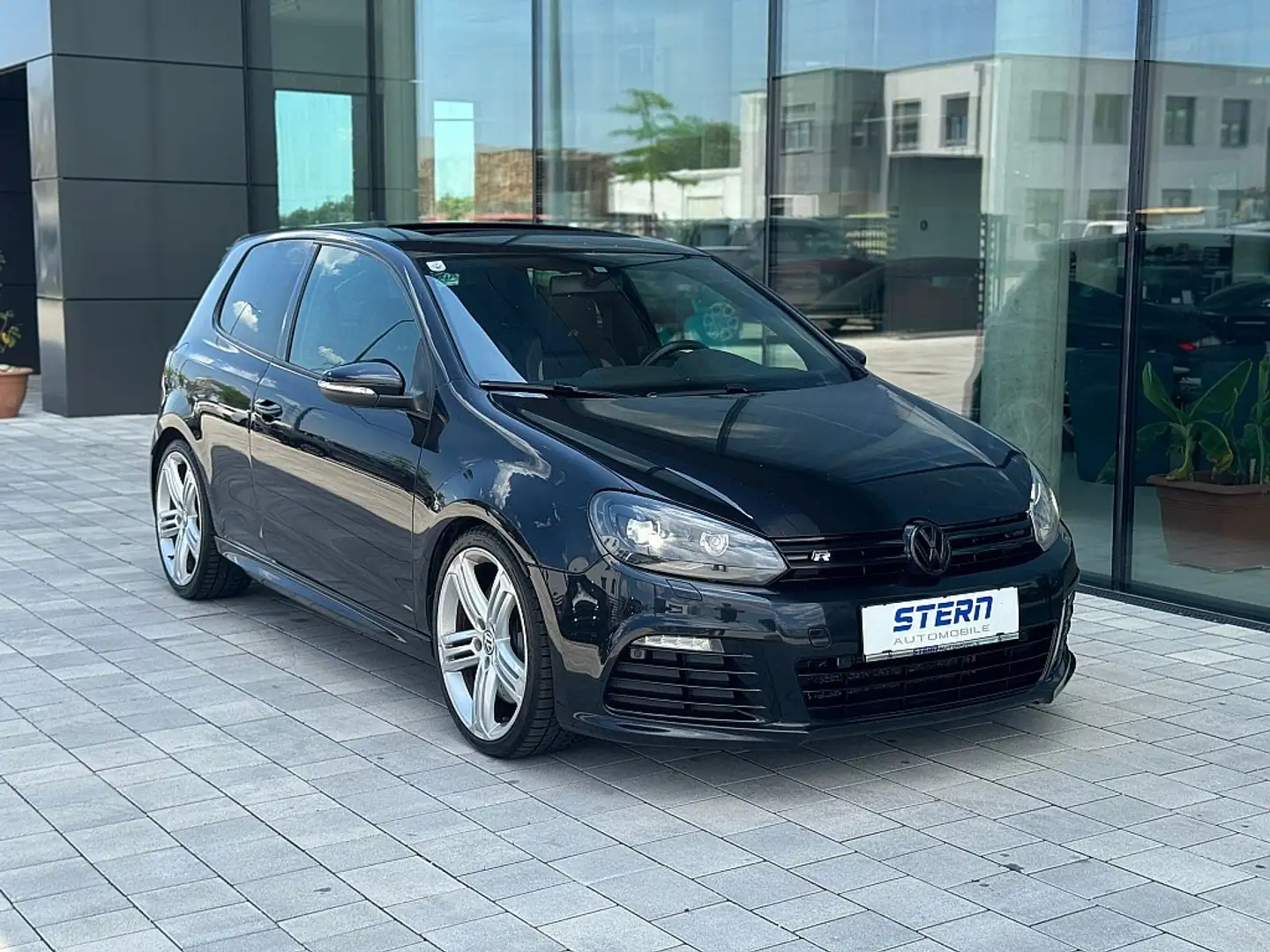 Volkswagen Golf R 2,0 TSI 4MOTION DSG *DYNAUDIO*SCHIEBEDACH* crna - 1