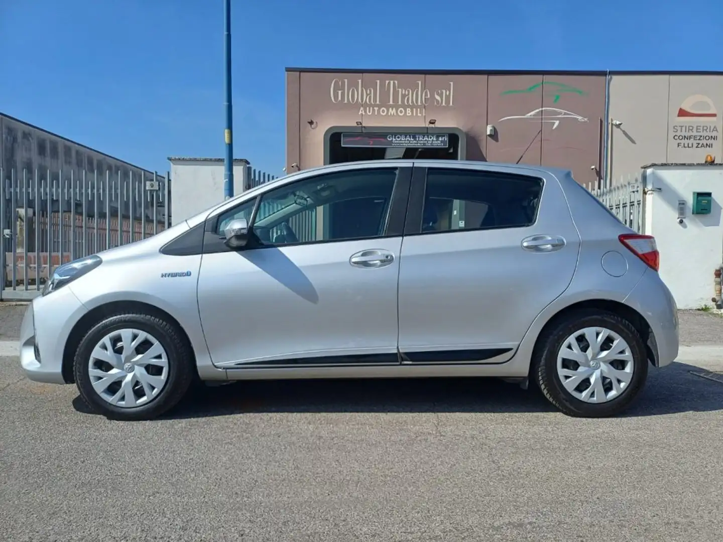 Toyota Yaris 1.5 Hybrid 5 porte Business Unico Proprietario Argent - 2
