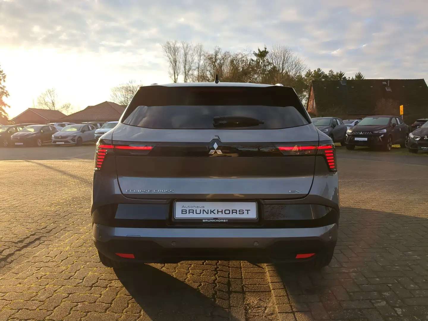 Mitsubishi Eclipse Cross 87 kWh (22kW) Diamant TOP Luxury-Paket Grau - 2