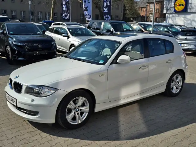 BMW 120 i Xenon Klimaautom SD SHZ ERST 43.000 KM !!!