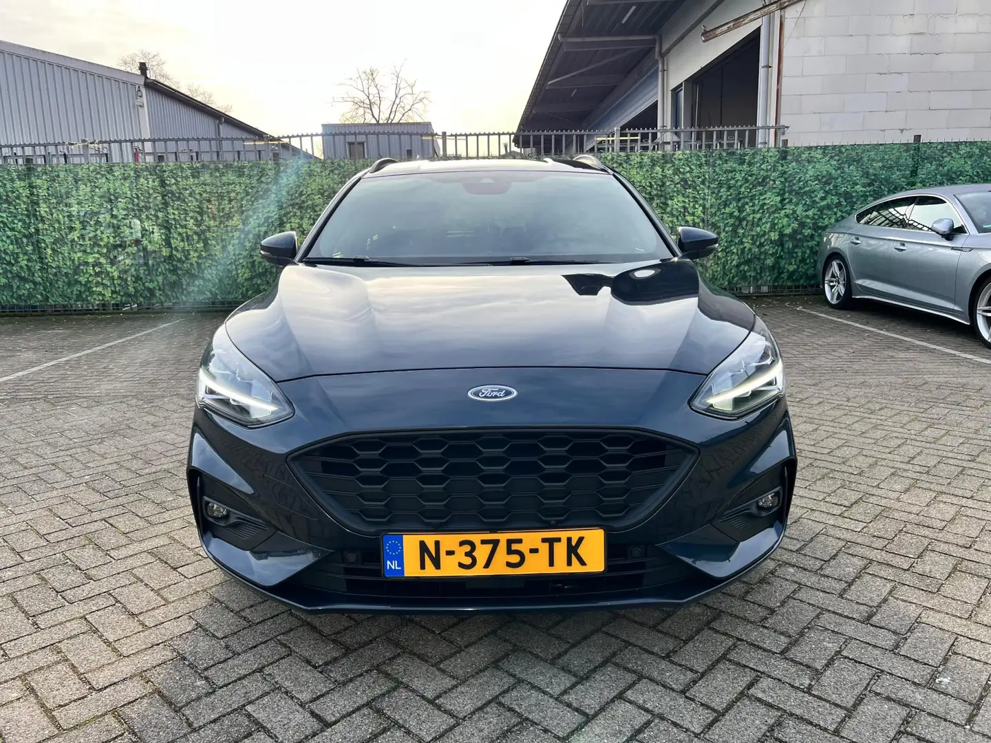 Ford Focus Wagon 1.5 Automaat EcoBoost Vignale Airco/Navi Blauw - 2