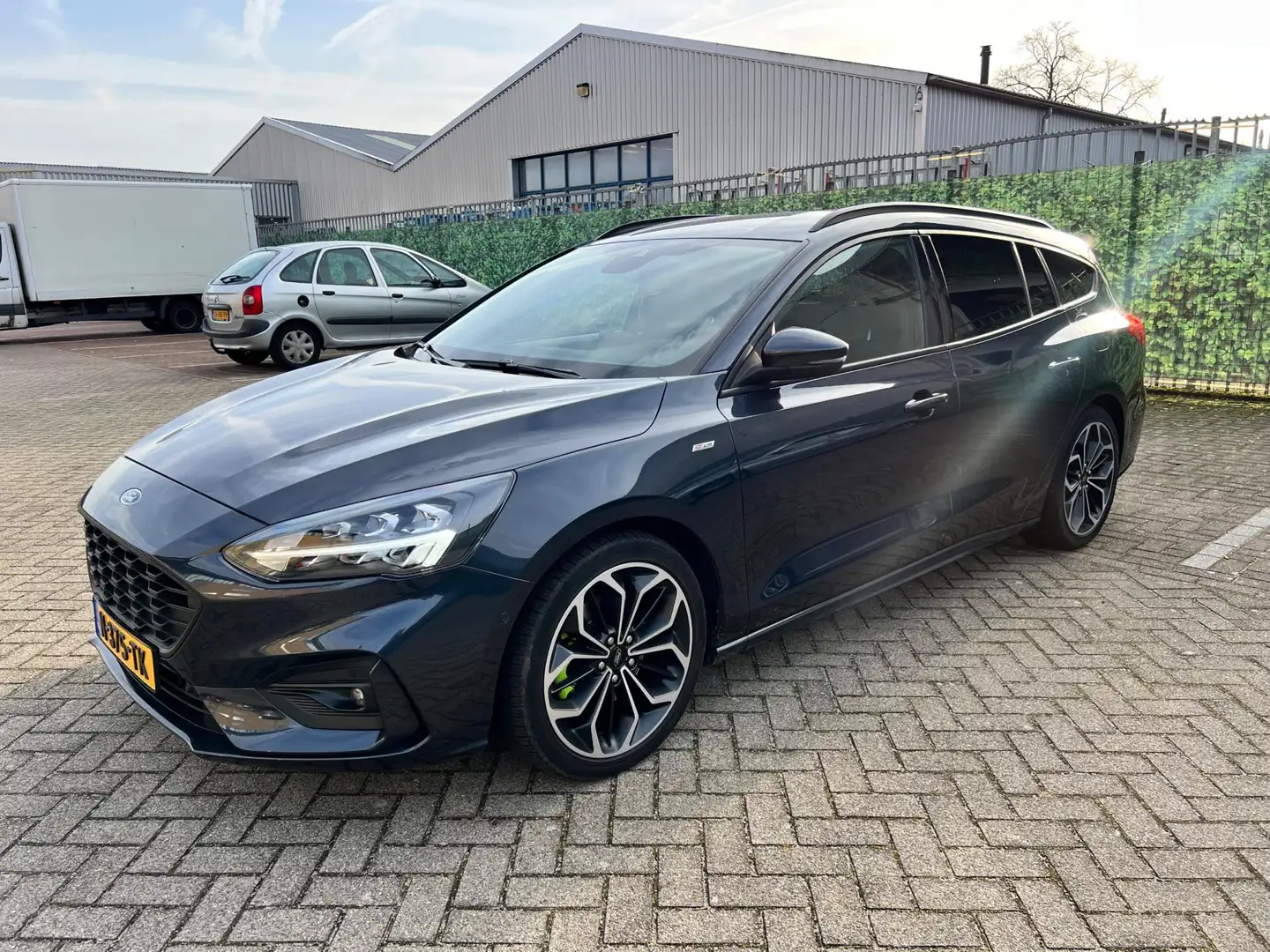 Ford Focus Wagon 1.5 Automaat EcoBoost Vignale Airco/Navi Blauw - 1