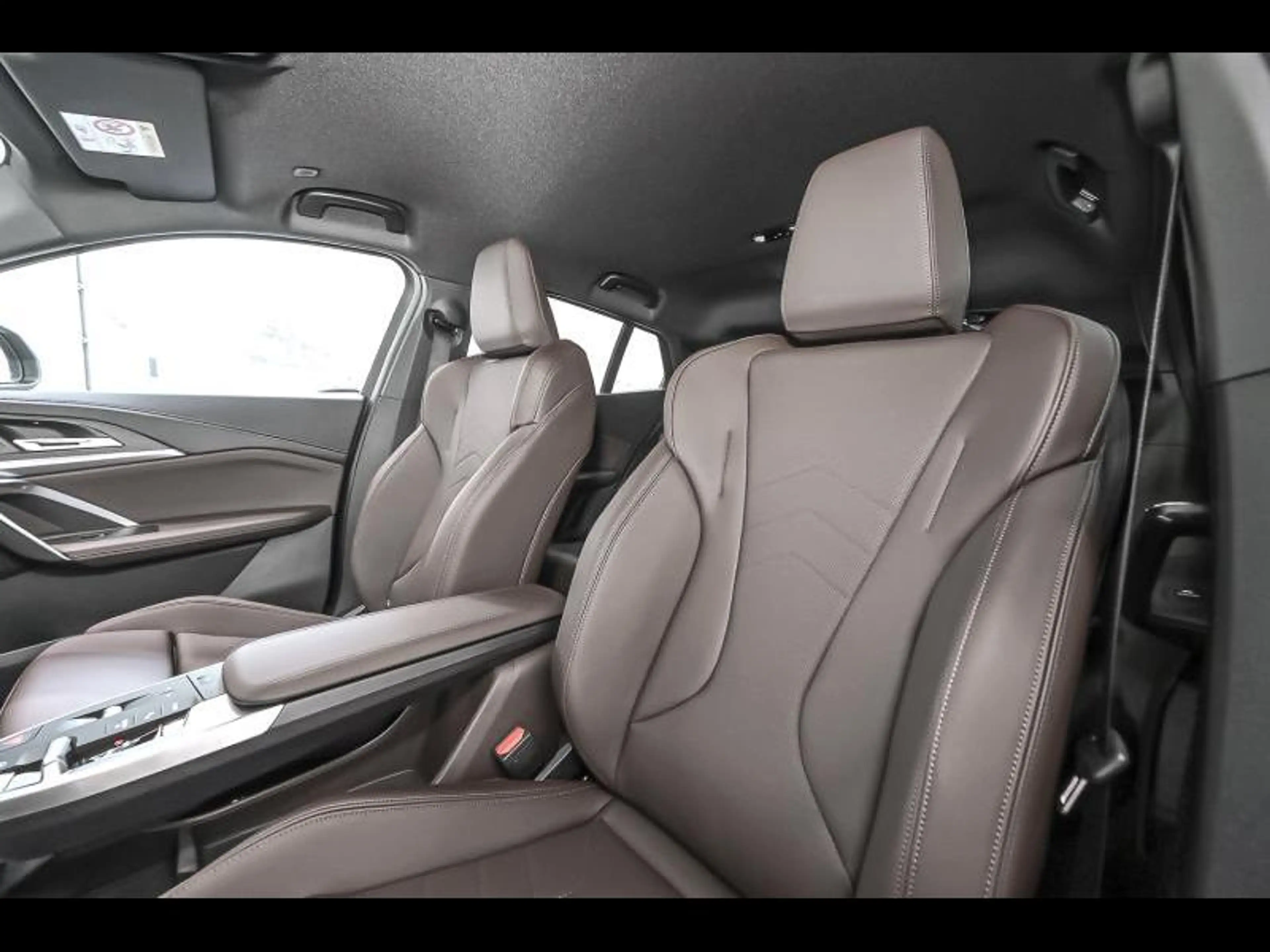 BMW iX2 eDrive20 - Msport|Cam|Comfort|Zetelvw — photo 15