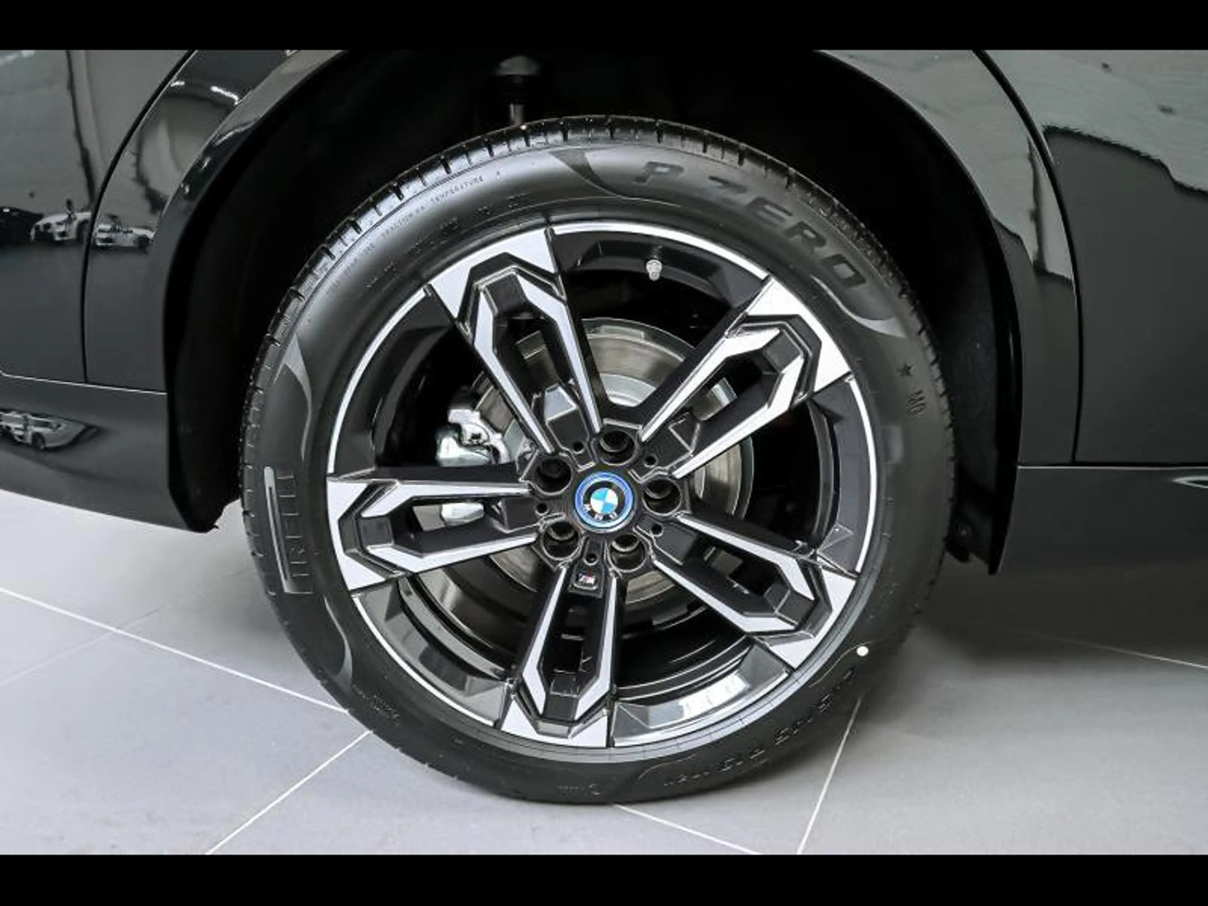 BMW iX2 eDrive20 - Msport|Cam|Comfort|Zetelvw — photo 4