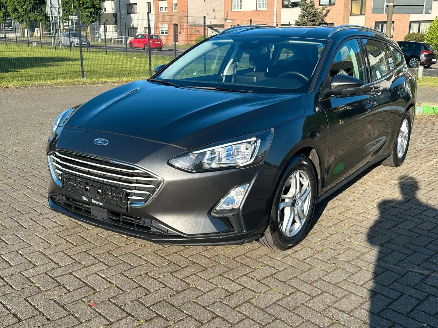 Ford Focus Turnier  *Autom*Navi*Kamera*AHK* Grau - 1