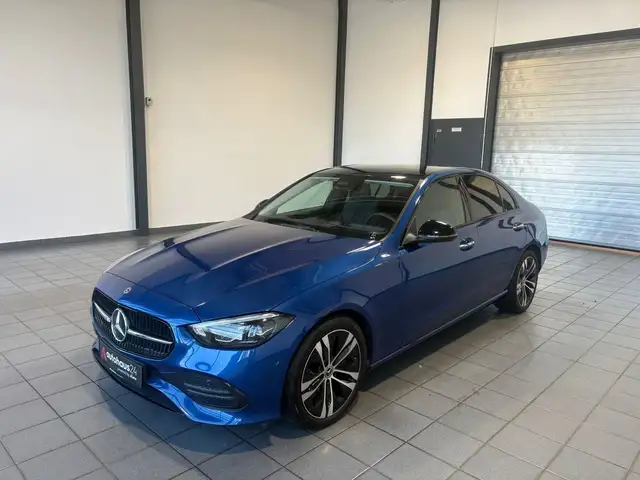 Mercedes-Benz 300 view 3