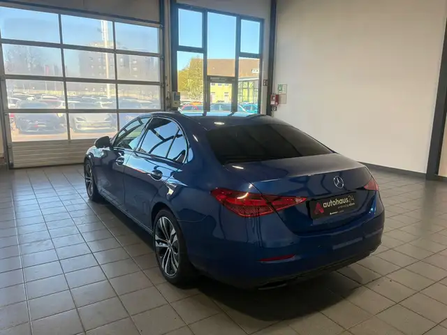 Mercedes-Benz 300 view 4