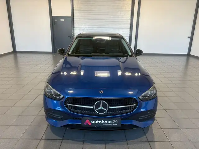 Mercedes-Benz 300 view 2