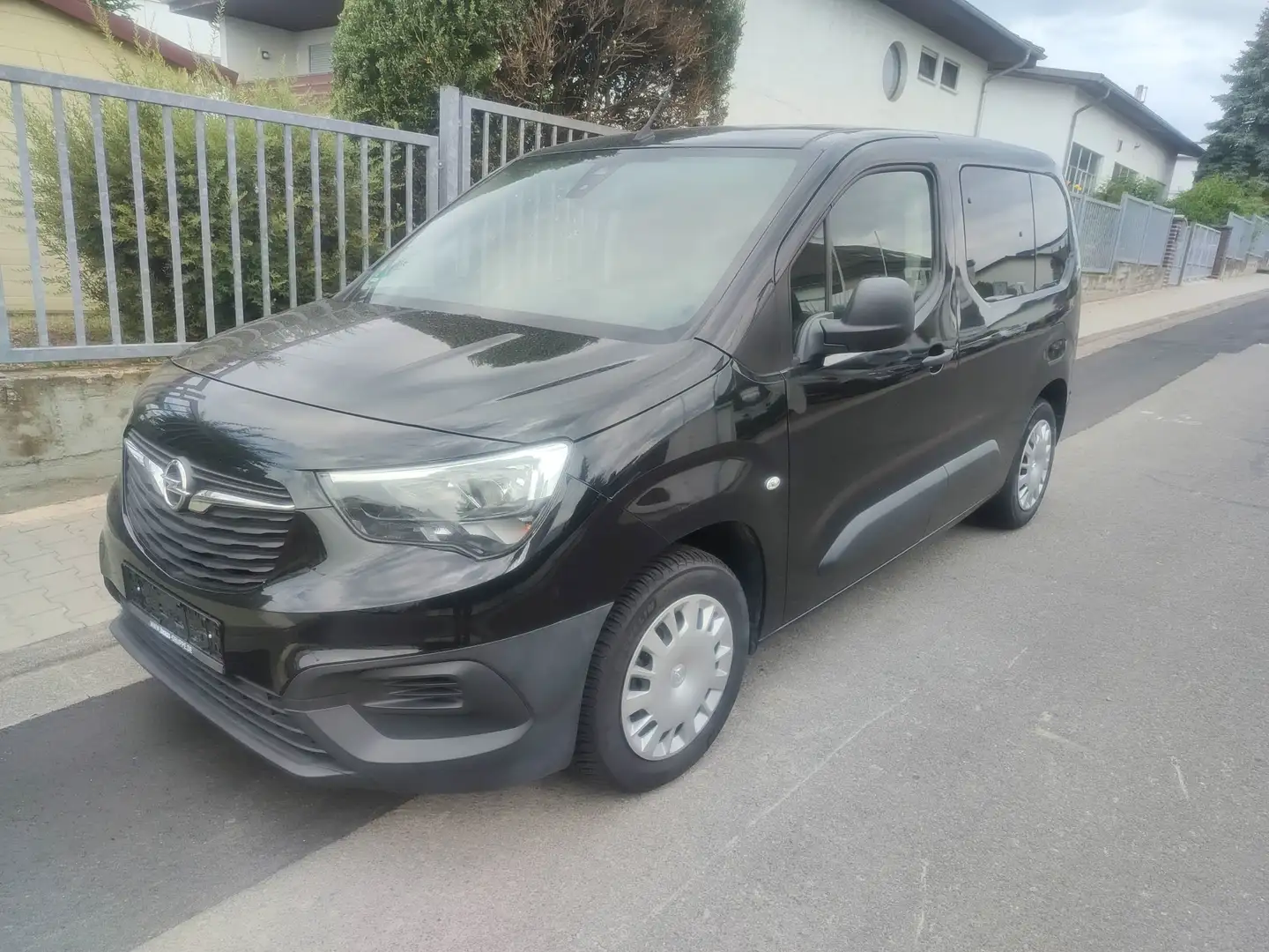 Opel Combo Life 1.2 Turbo Start/Stop Edition Schwarz - 1
