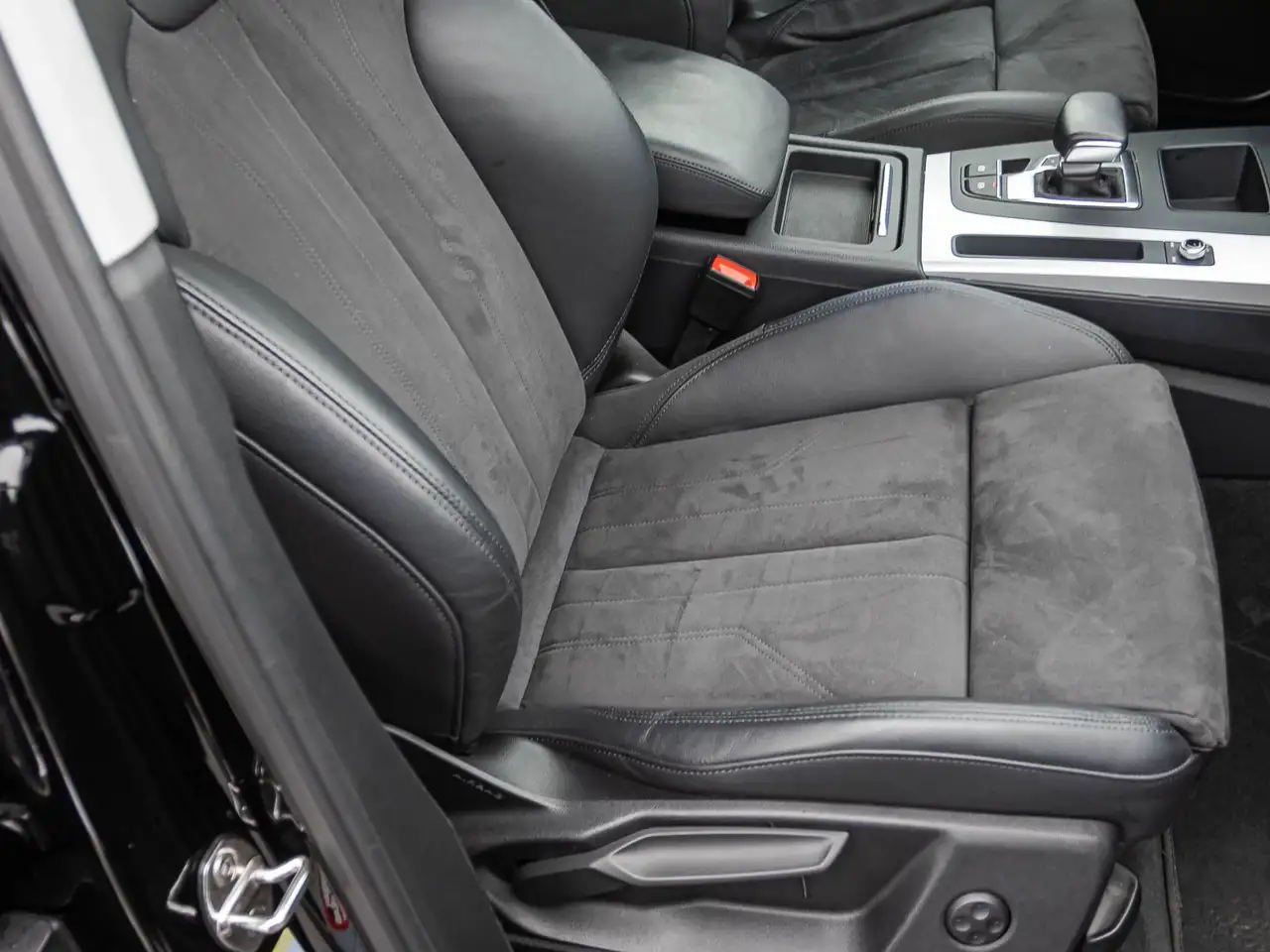 Audi Q5 50TFSI e advanced qu Navi LED Standklima ACC 17
