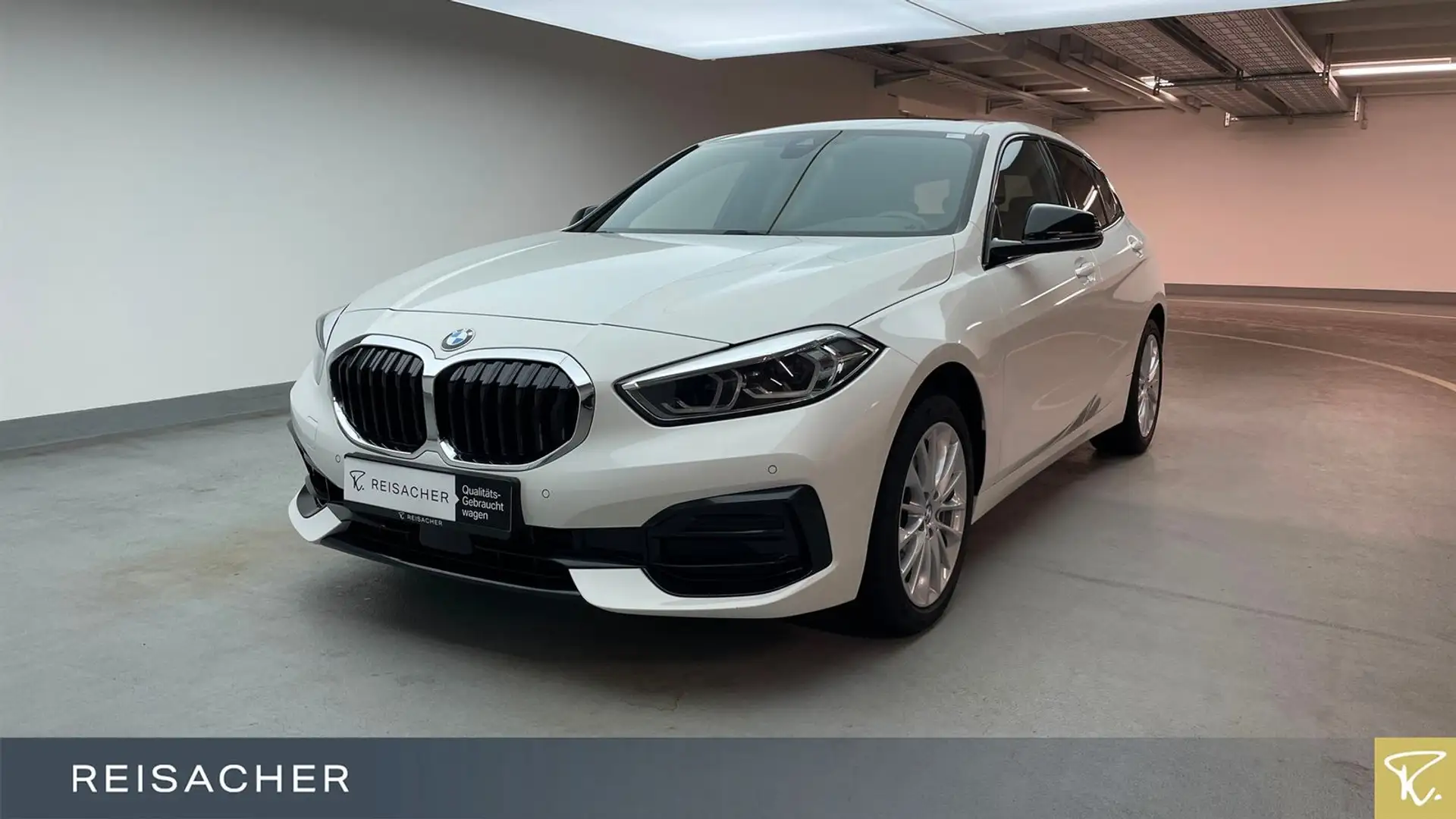 BMW 118 iA Sport-Line,Pano,AHK,LCProf,LED,FLA,LM17" Weiß - 1