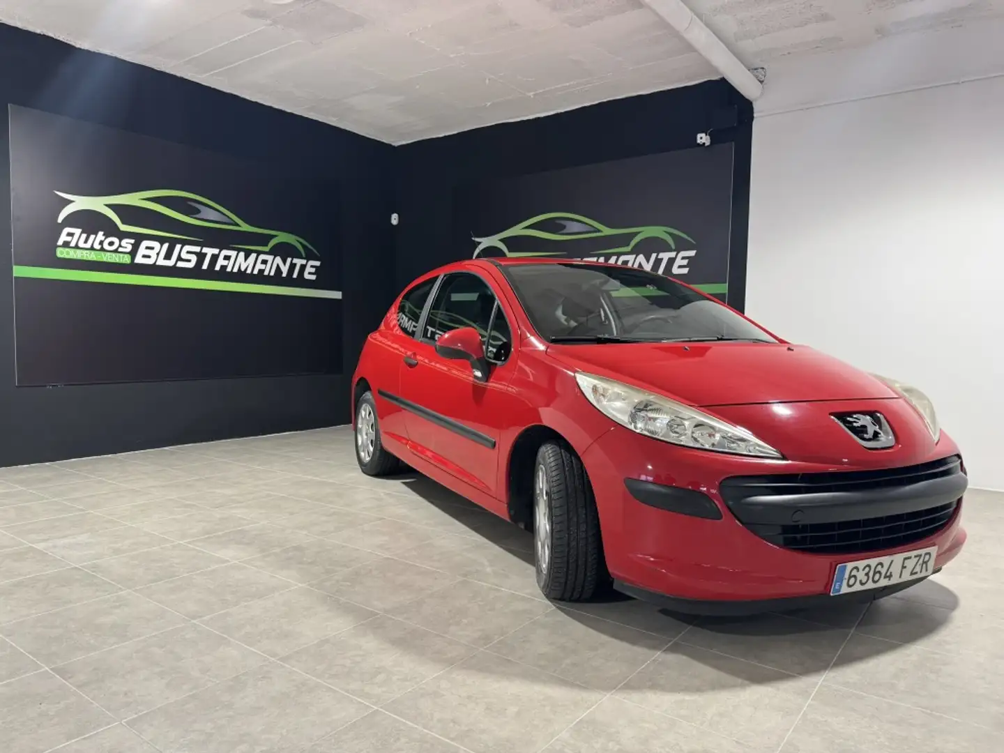 Peugeot 207 1.4i Confort 75 Rosso - 1