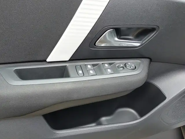 Citroen C4 view 11