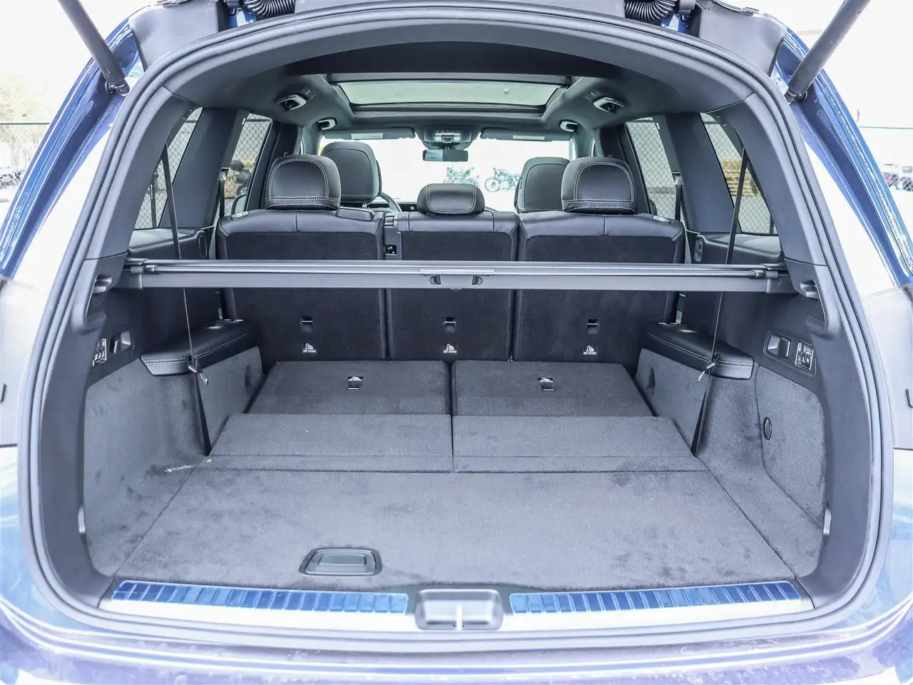 Mercedes-Benz GLS снимка Mercedes-Benz GLS