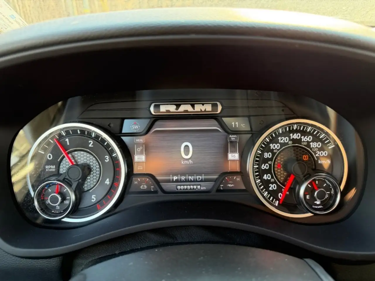 RAM 2500 снимка RAM 2500