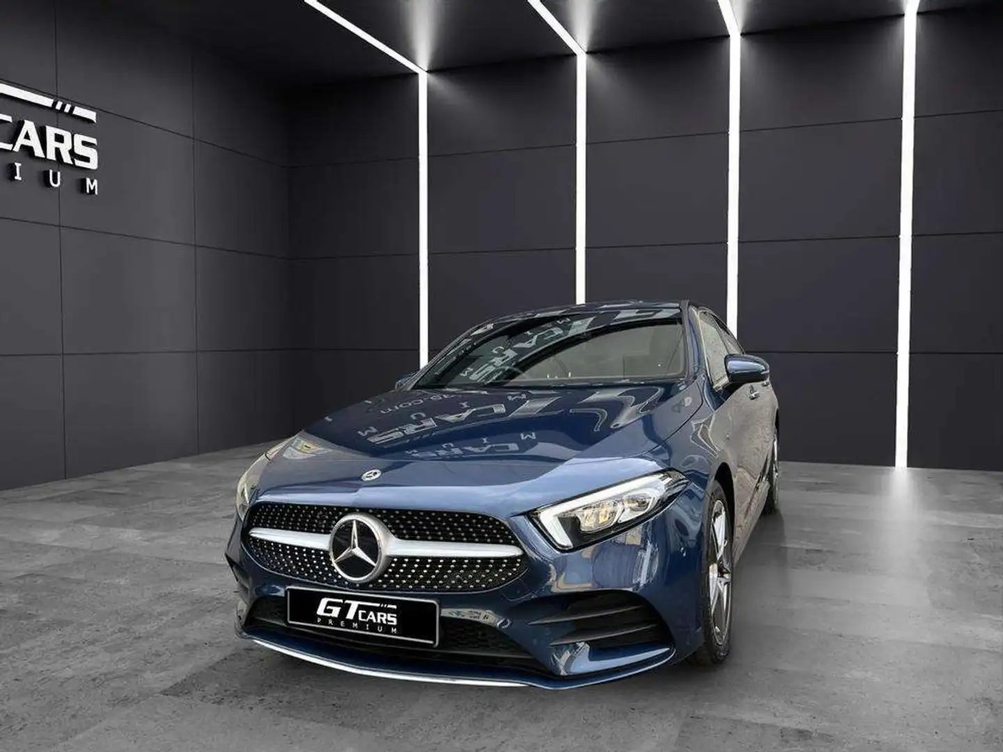 Mercedes-Benz A 45 AMG Sedan 250e Blue - 1