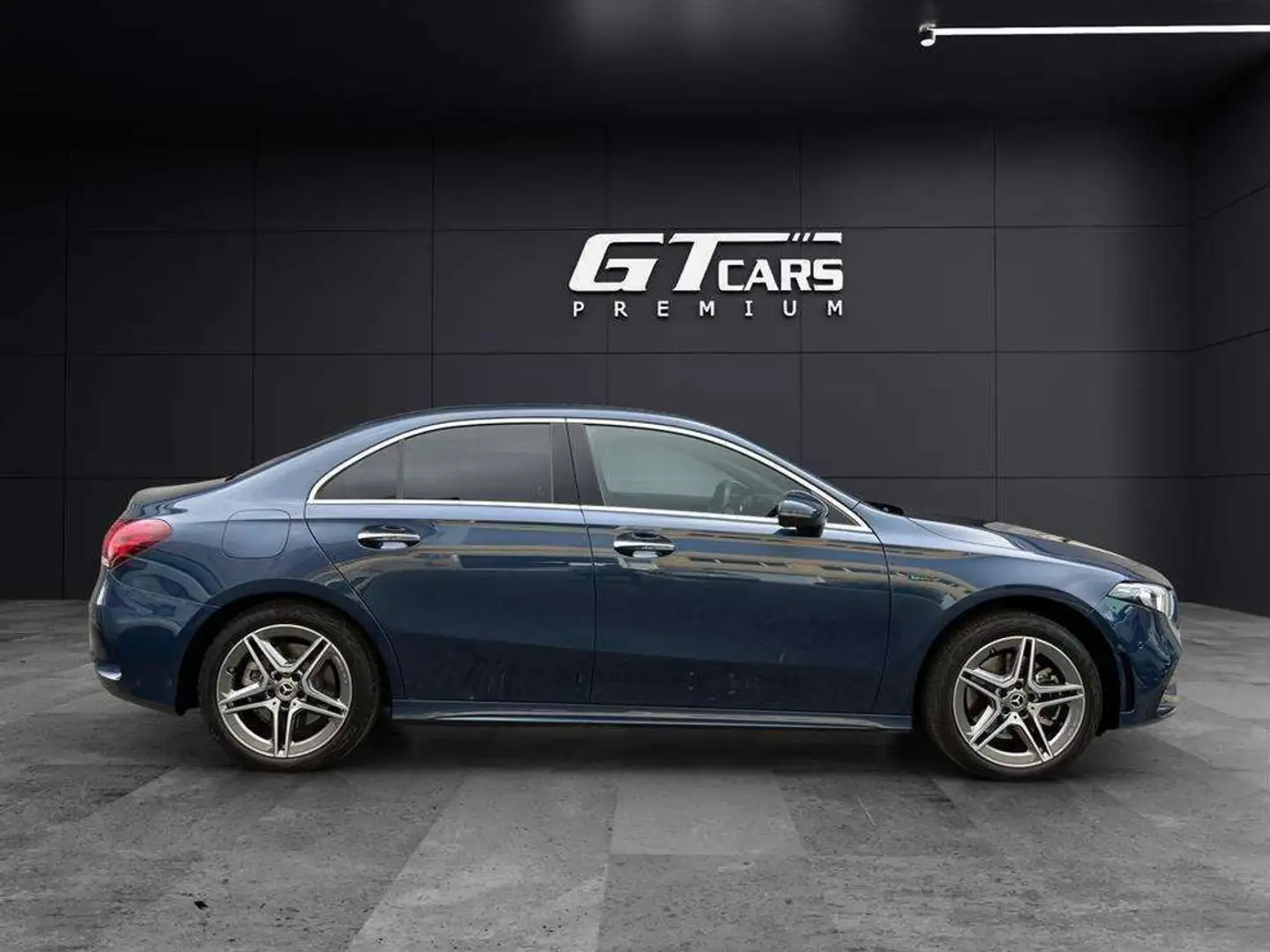 Mercedes-Benz A 45 AMG Sedan 250e Blue - 2