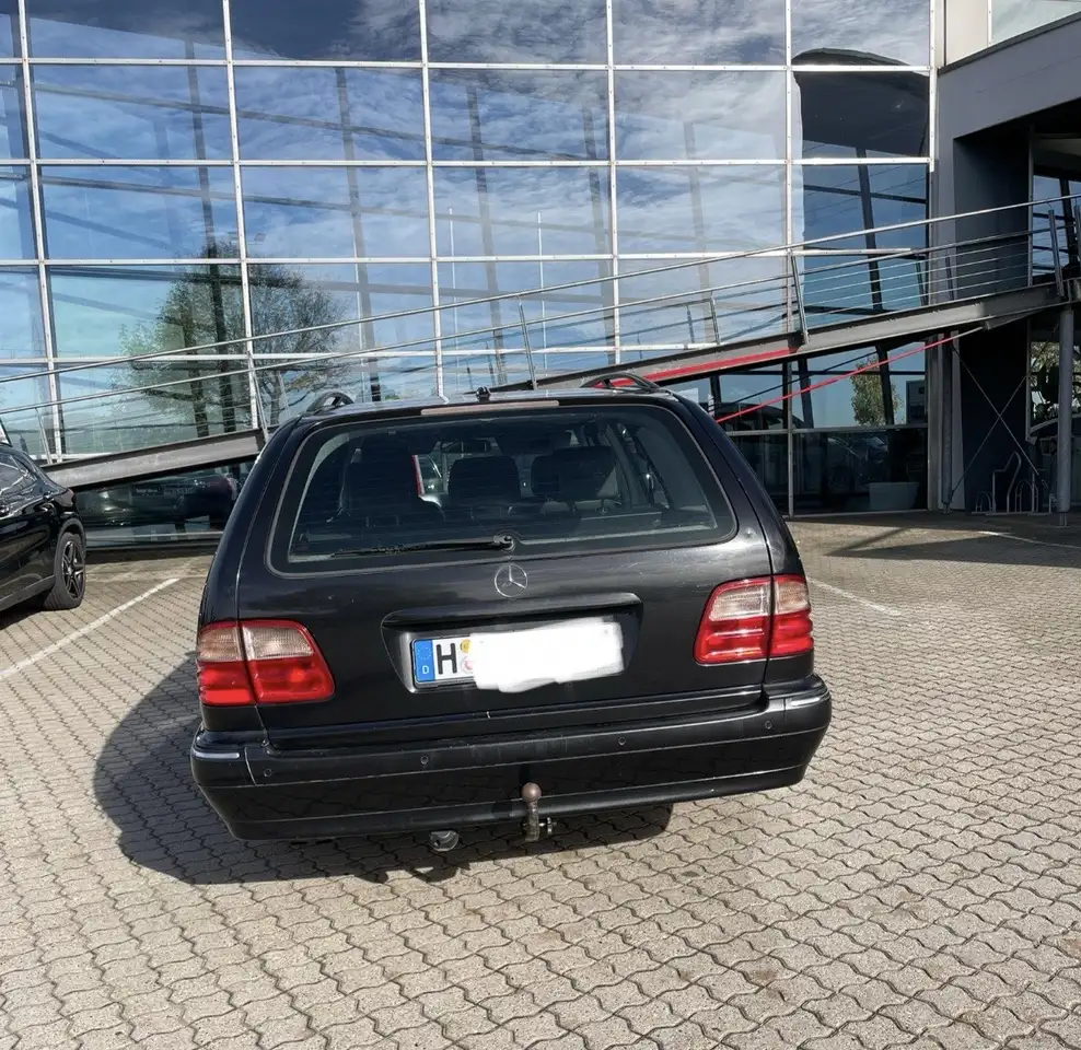 Mercedes-Benz E 320 T Elegance 4-Matic, foto 8