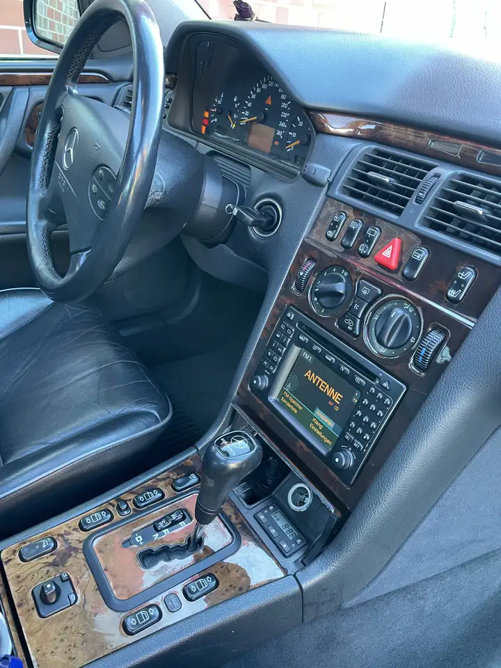 Mercedes-Benz E 320 T Elegance 4-Matic, foto 5