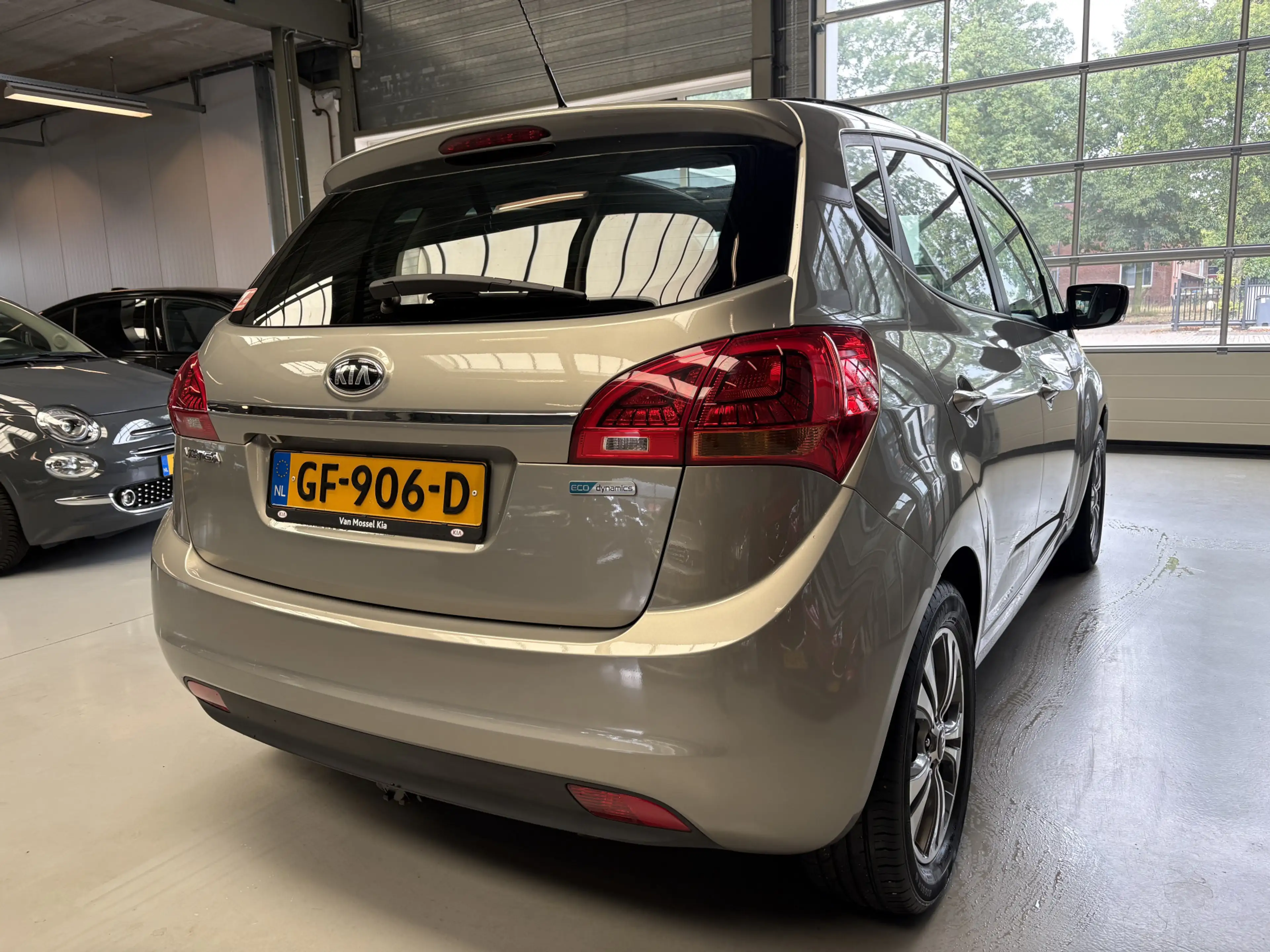 Kia Venga 1.4 CVVT ExecutiveLine Camera, Navi, Schuif / kant — photo 17