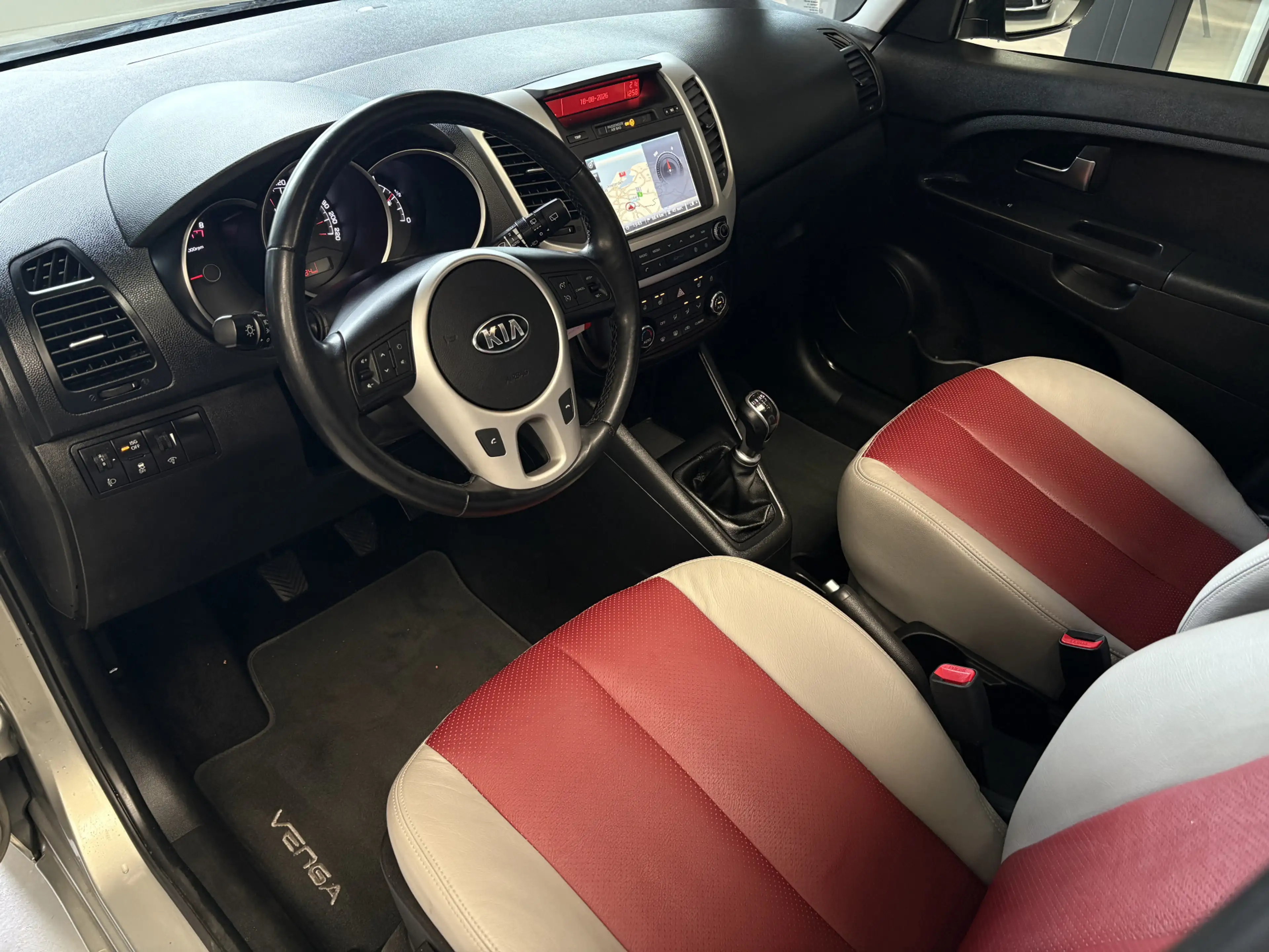 Kia Venga 1.4 CVVT ExecutiveLine Camera, Navi, Schuif / kant — photo 3