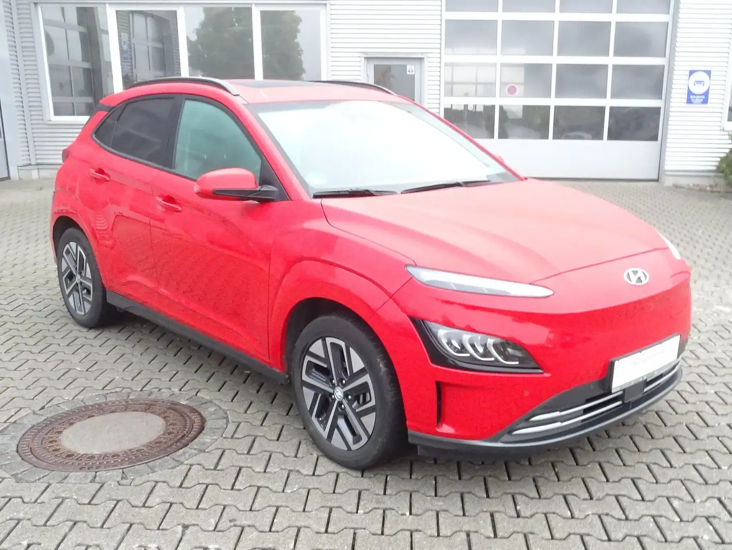 Hyundai KONA EV Trend Klima SHZ LenkrHZ PDC hi Kamera Carplay Rot - 2