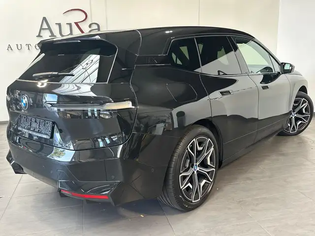 BMW Ix view 4