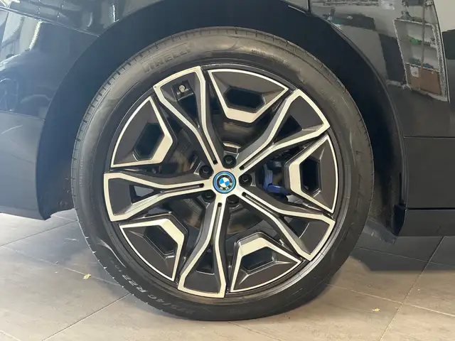 BMW Ix view 3